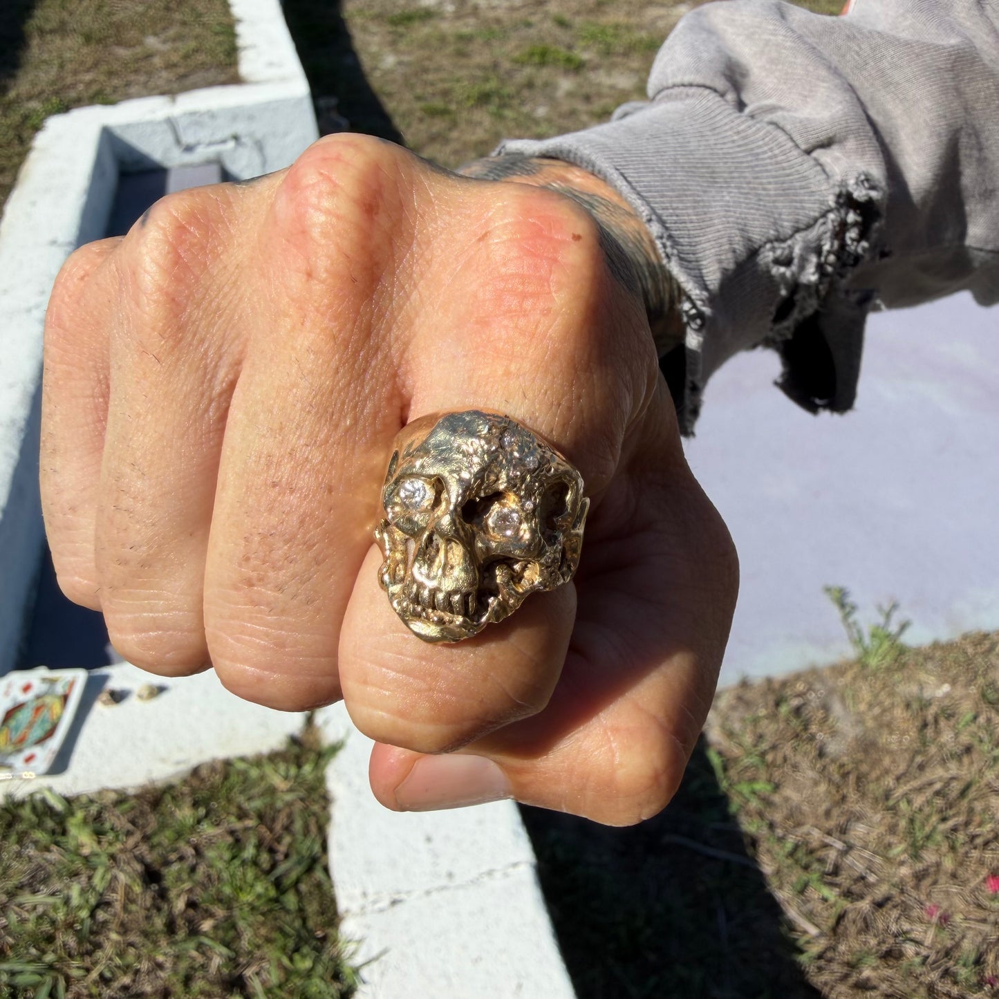 Vintage Solid 14k Yellow Gold Natural Diamond Encrusted Brutalist Ghoulish Skull Ring (11)