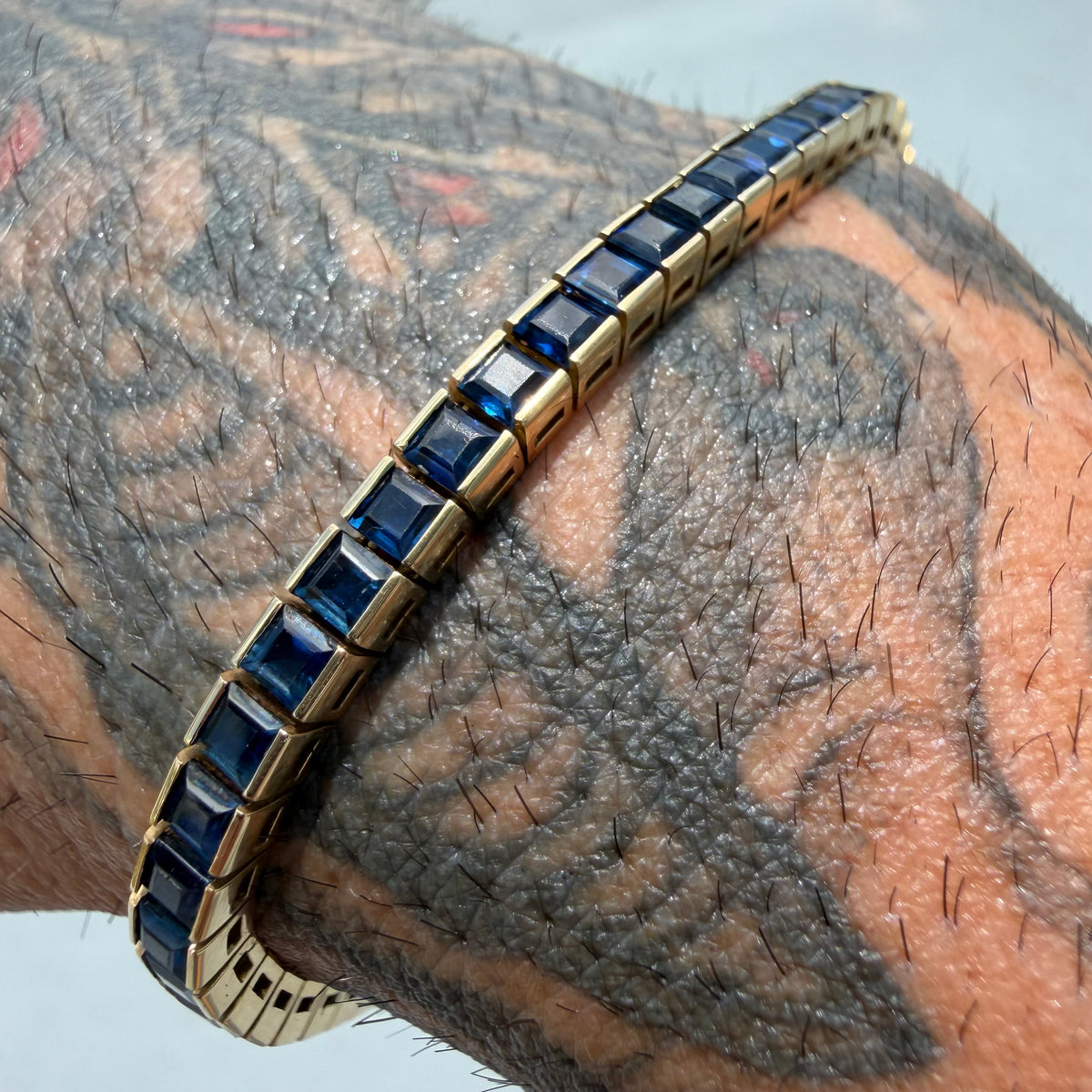 1930’s/40’s Solid 18k Yellow Gold 6.0ctw Carré Cut Natural Blue Sapphire Tennis Bracelet By Louis J. Meyer Inc. (7.25”)