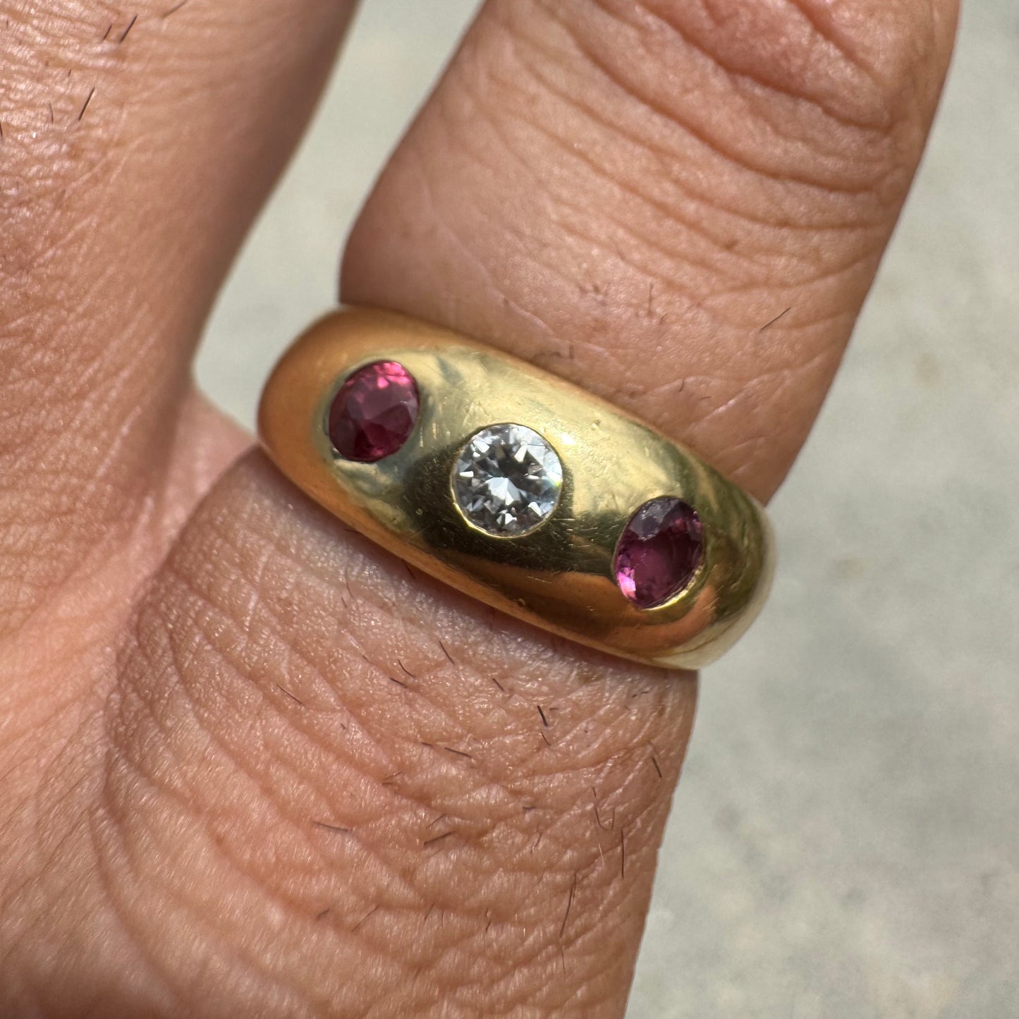 Pre-1950 Solid 18k Italian Yellow Gold .75ctw Natural Diamond And Ruby Trilogy Donut Ring (9)
