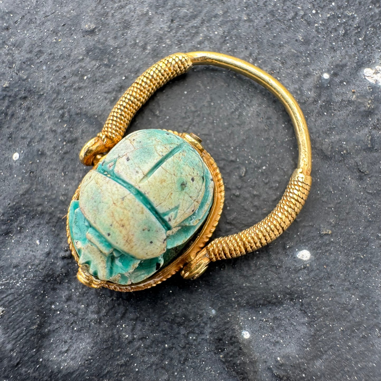 Antique 18k Yellow Gold Ancient Egyptian Faience Carved Scarab Flip Ring (4.25)