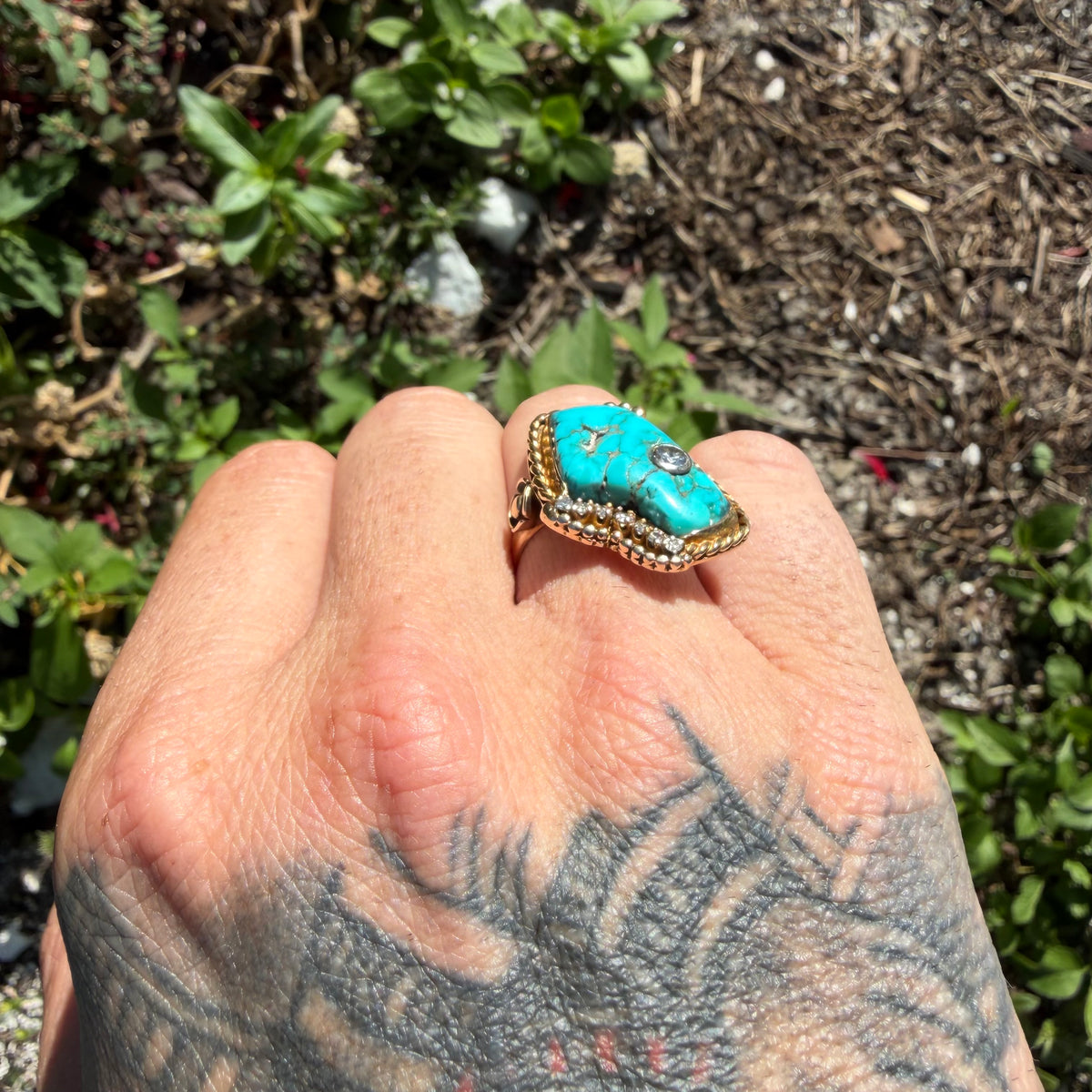 Vintage Handcrafted Solid 14k Yellow Gold Natural Diamond Set Turquoise Ring (8)