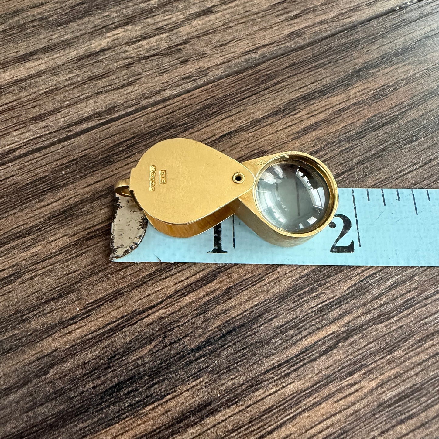 1977 Solid 18k Yellow Gold English Hallmarked Jewelers Loupe Pendant