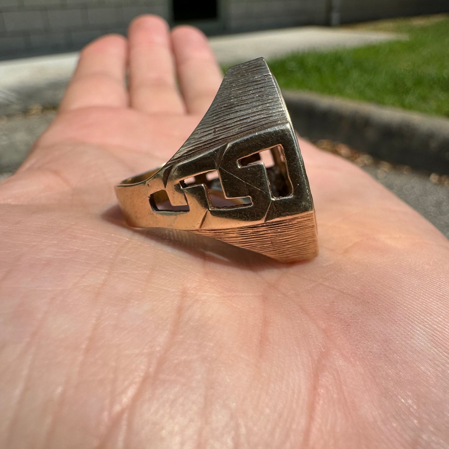 1982 22k Elizabeth 2/St. George British 1 Sovereign Coin Ring (10)