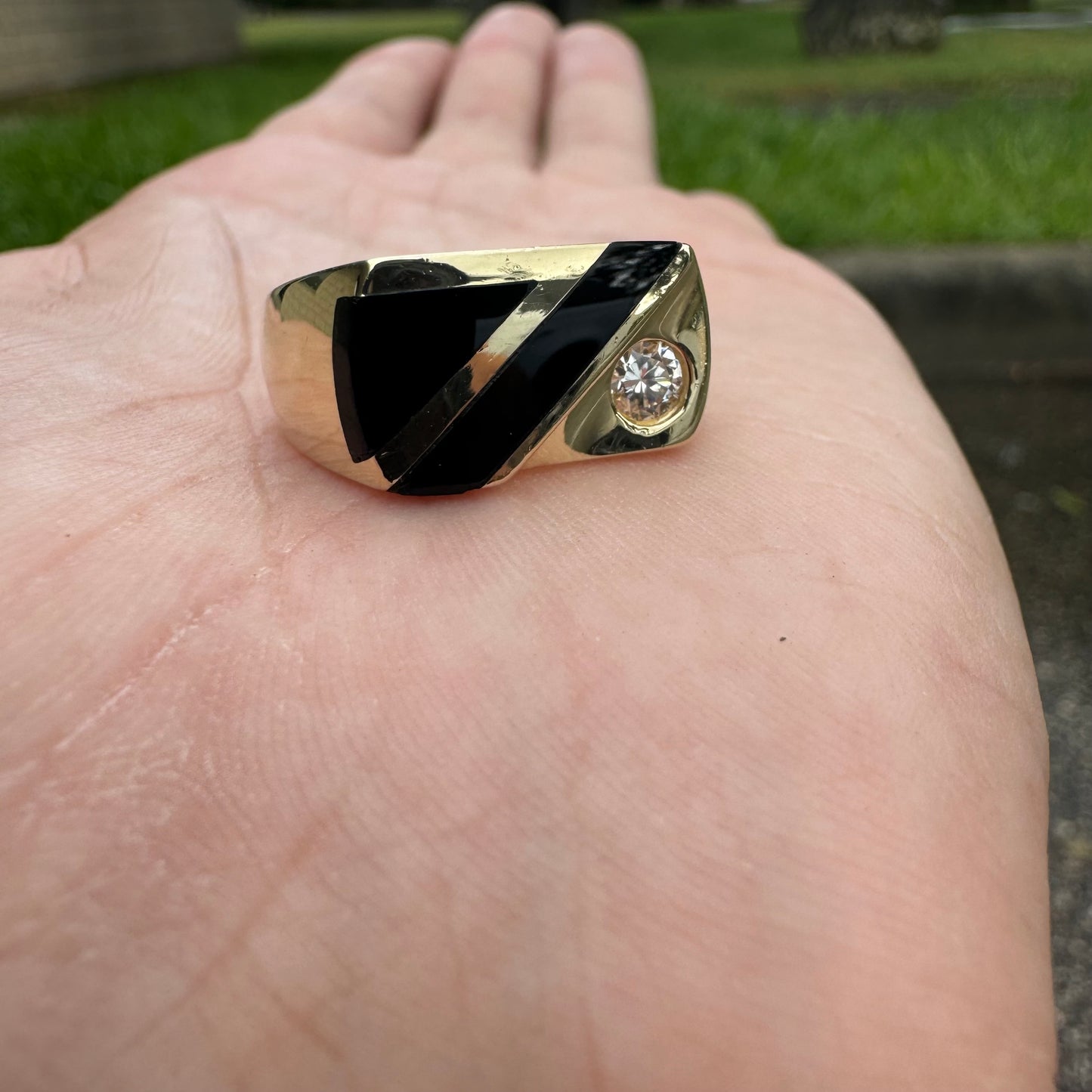 Vintage 14k Yellow Gold .25CT Natural VS Quality Diamond Black Onyx Inlaid Step Cut Ring (10)