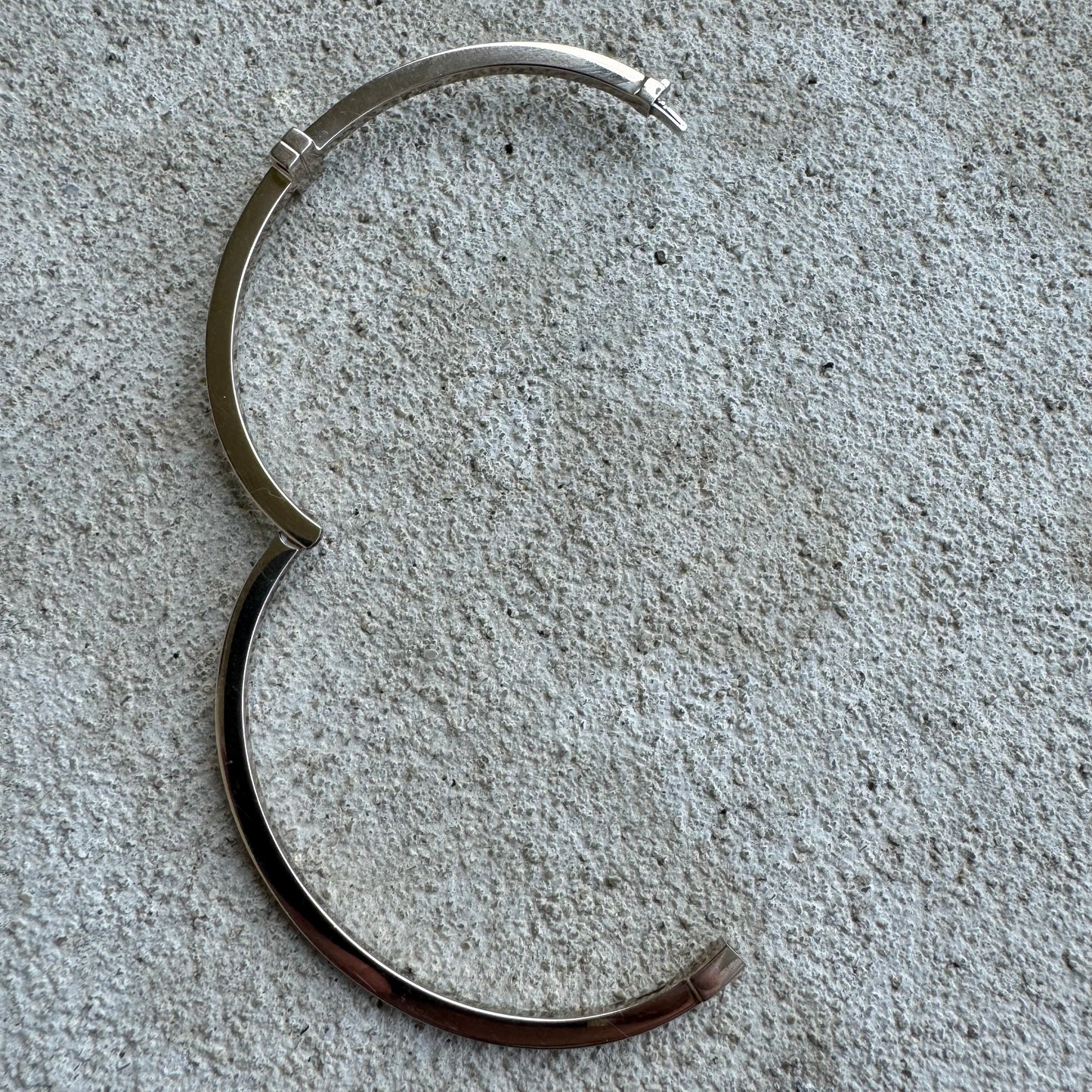 Tiffany & Co. Diamond T Hinged 18k White Gold Wire Bangle Bracelet (6.5”)