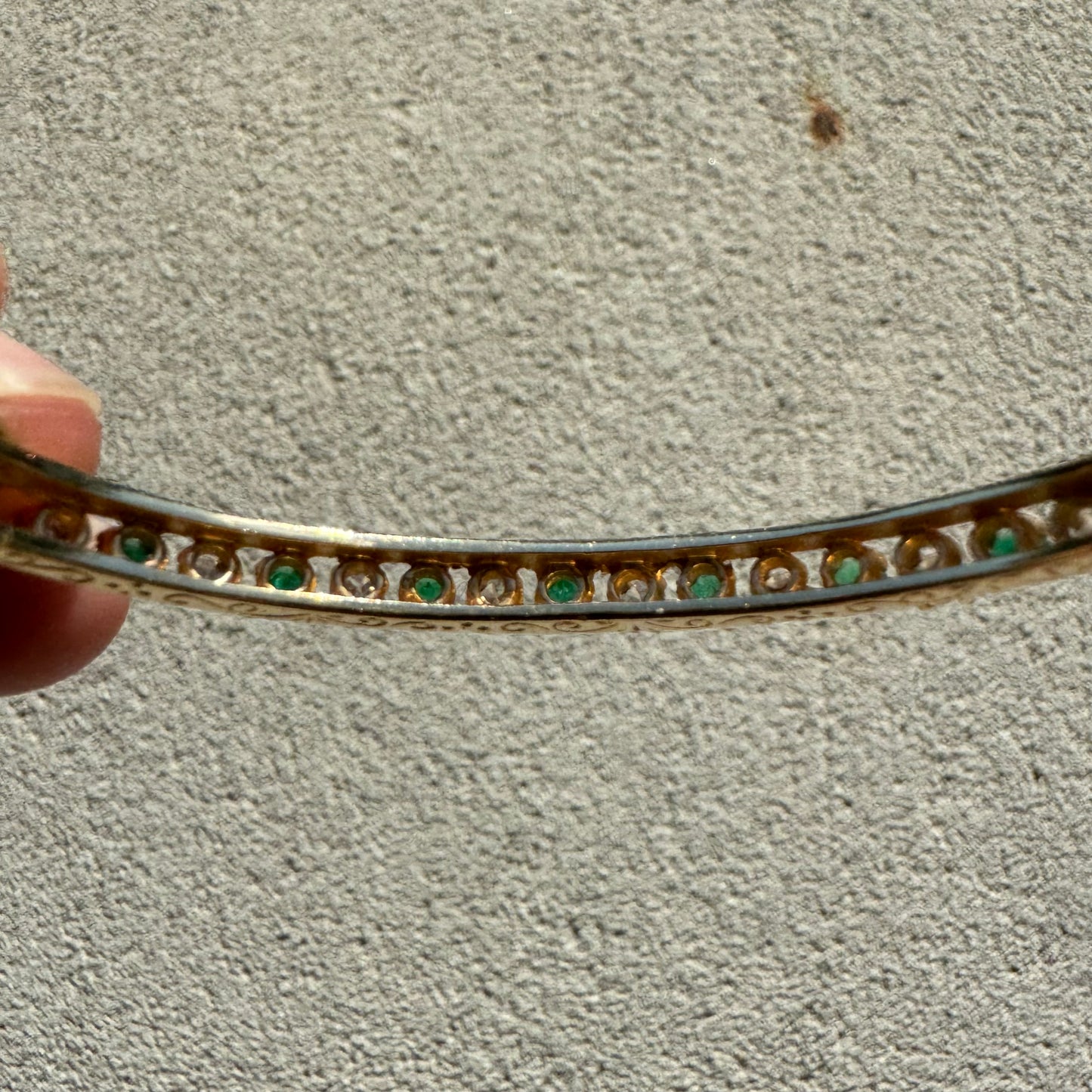 Vintage 14k Yellow Gold 1.3CTW Natural Diamond & Columbian Emerald Hinged Bangle Bracelet (6.5”)