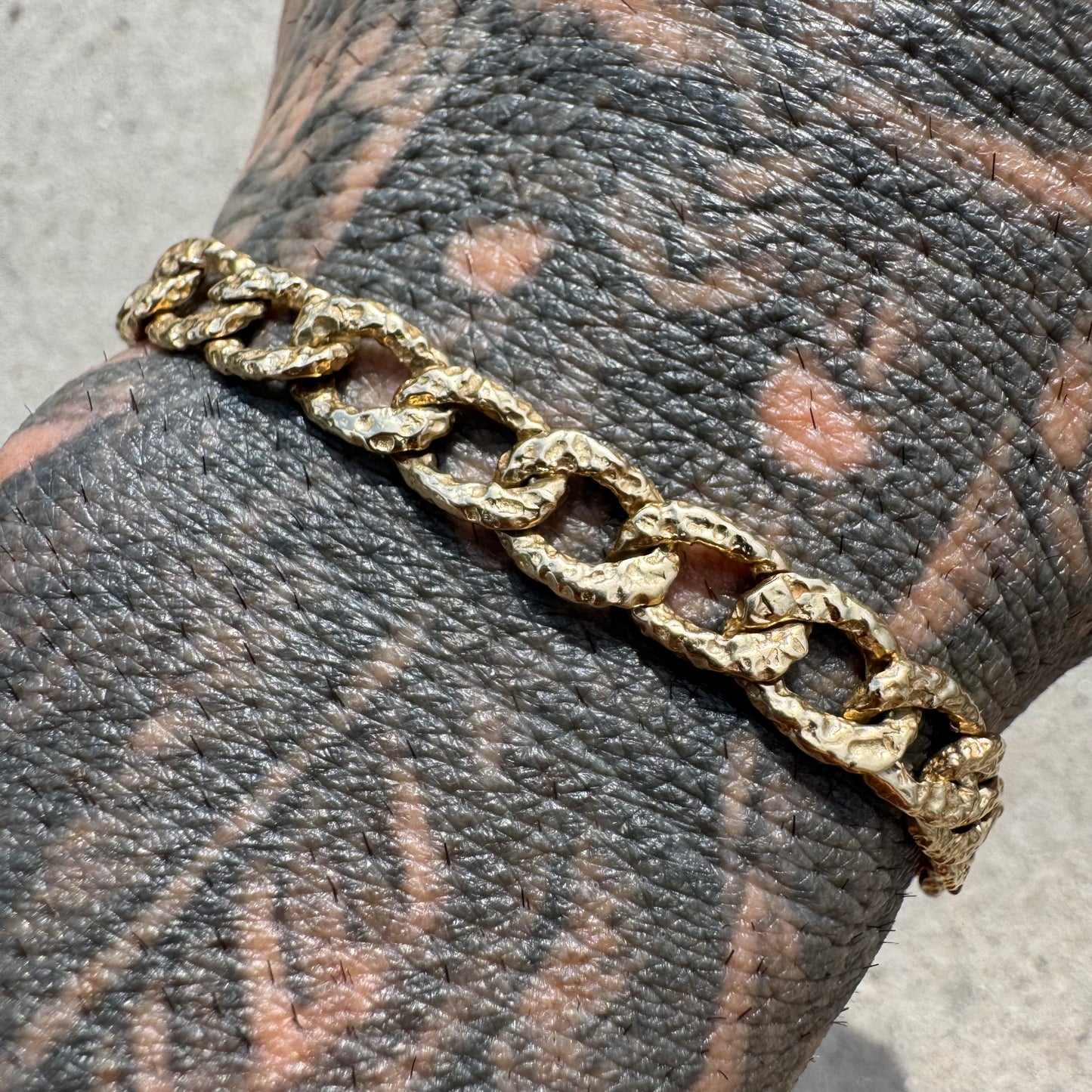 Vintage Solid 14k Yellow Gold Hammered Finish Curb Link Bracelet (7.5”)