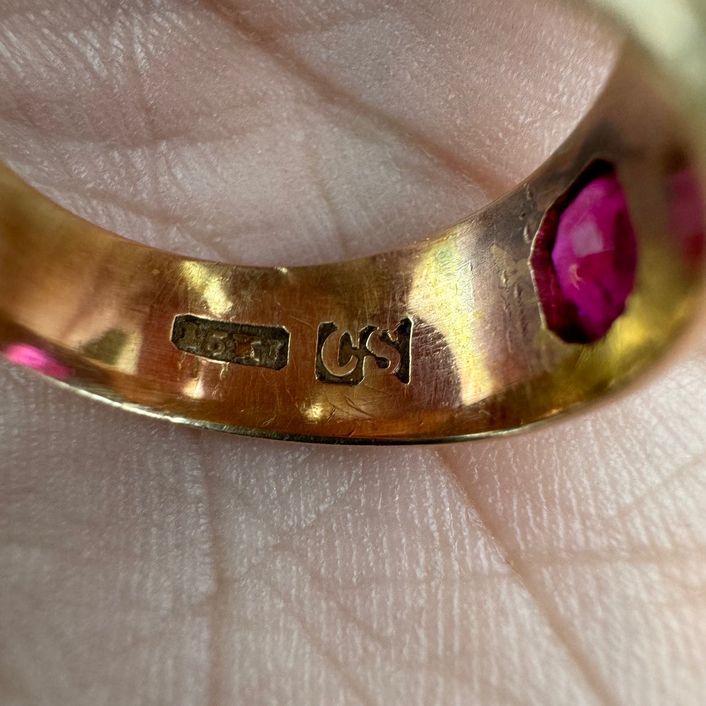 Early-Mid Victorian Era 15k Gold Old Cut Ruby Chunky Donut Band Ring (5.5)