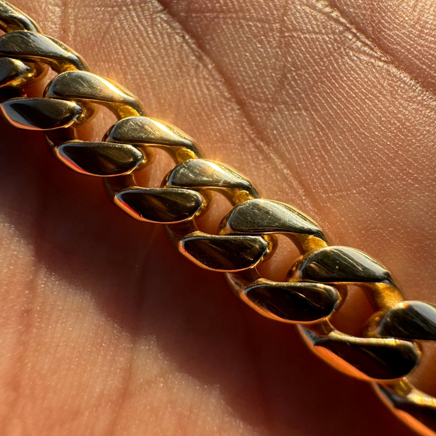 1980’s Solid 18k Yellow Gold Heavyweight Cuban Link Bracelet (8”)