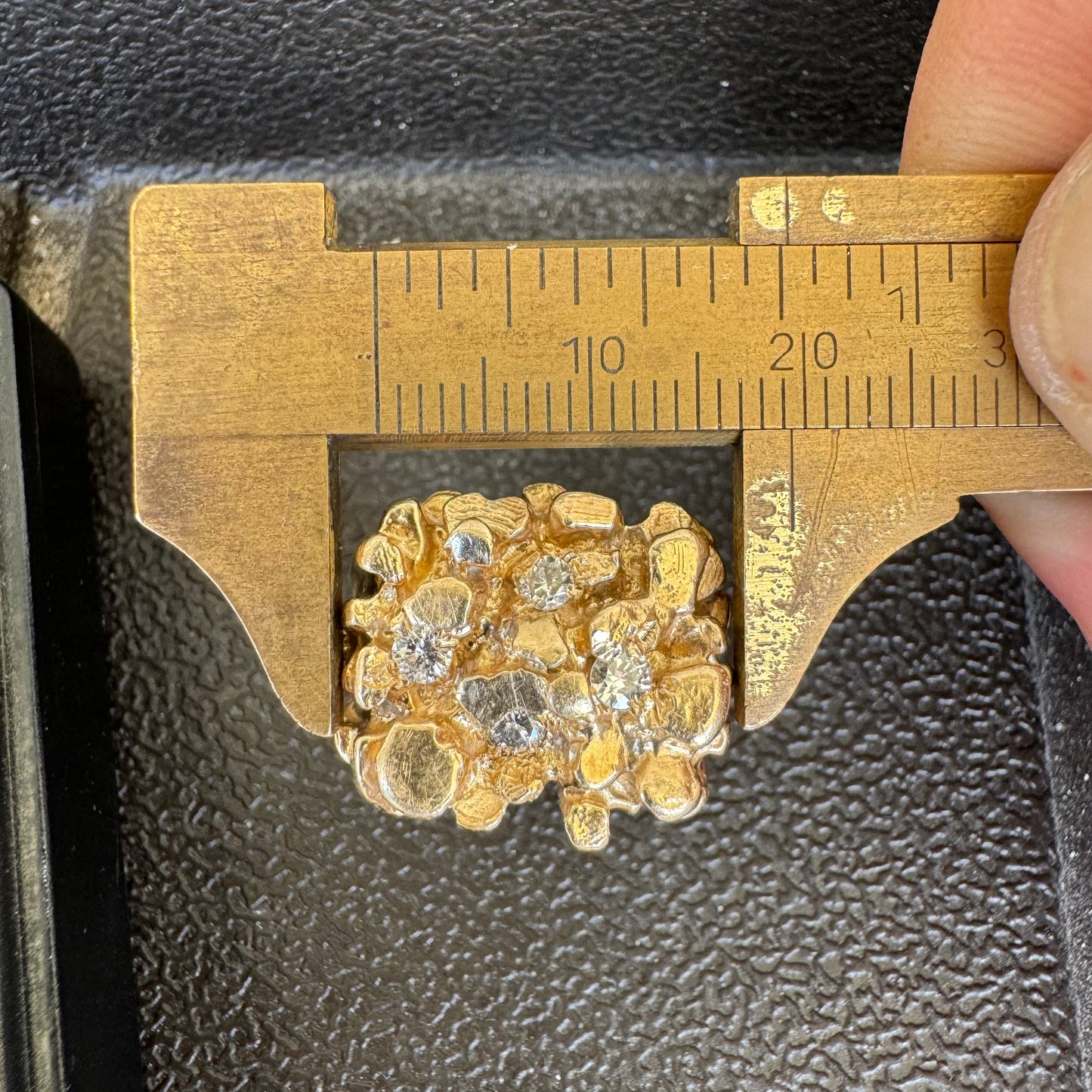 1980’s Solid 14k Yellow Gold Heavyweight .35ctw Diamond Encrusted Nugget Ring (8.5)
