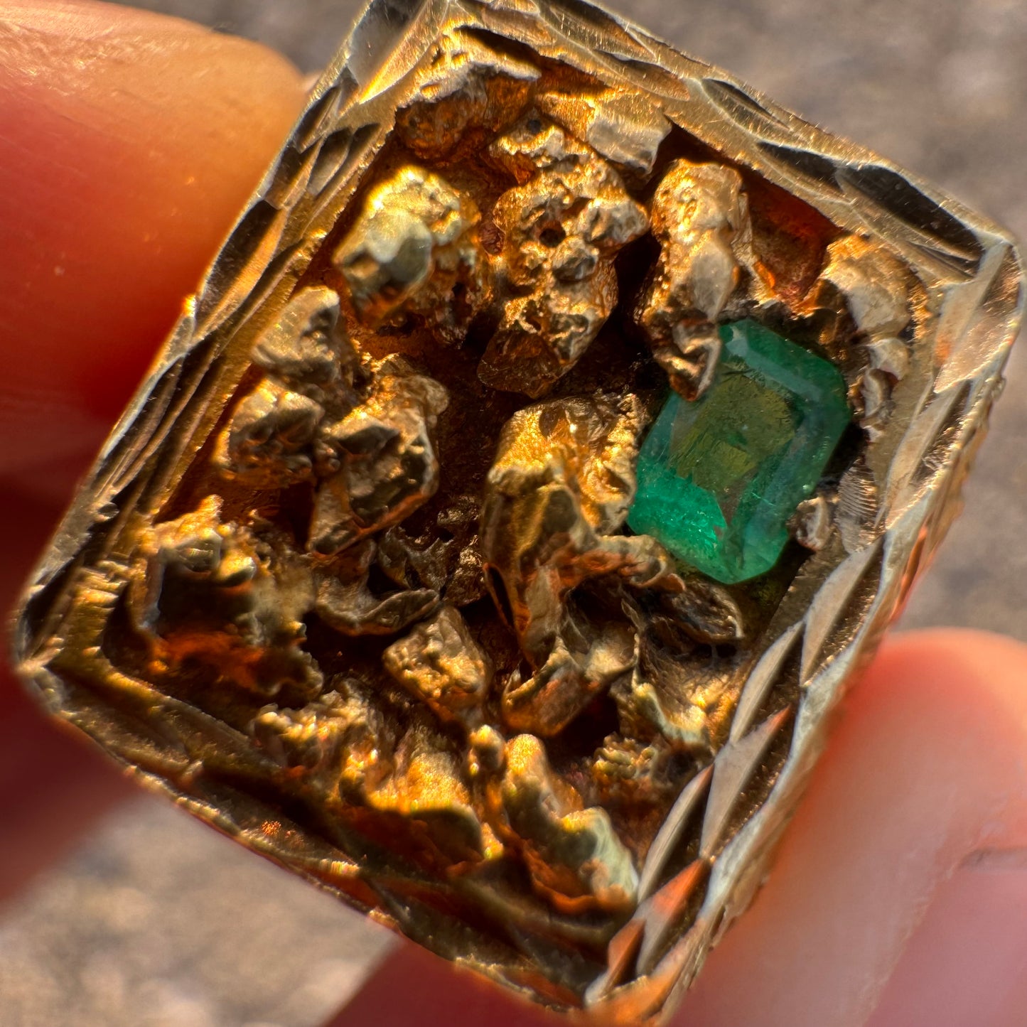 Antique Handcrafted Solid 18k Yellow Gold Columbian Emerald Raw Natural Gold Nugget Signet Ring (9)