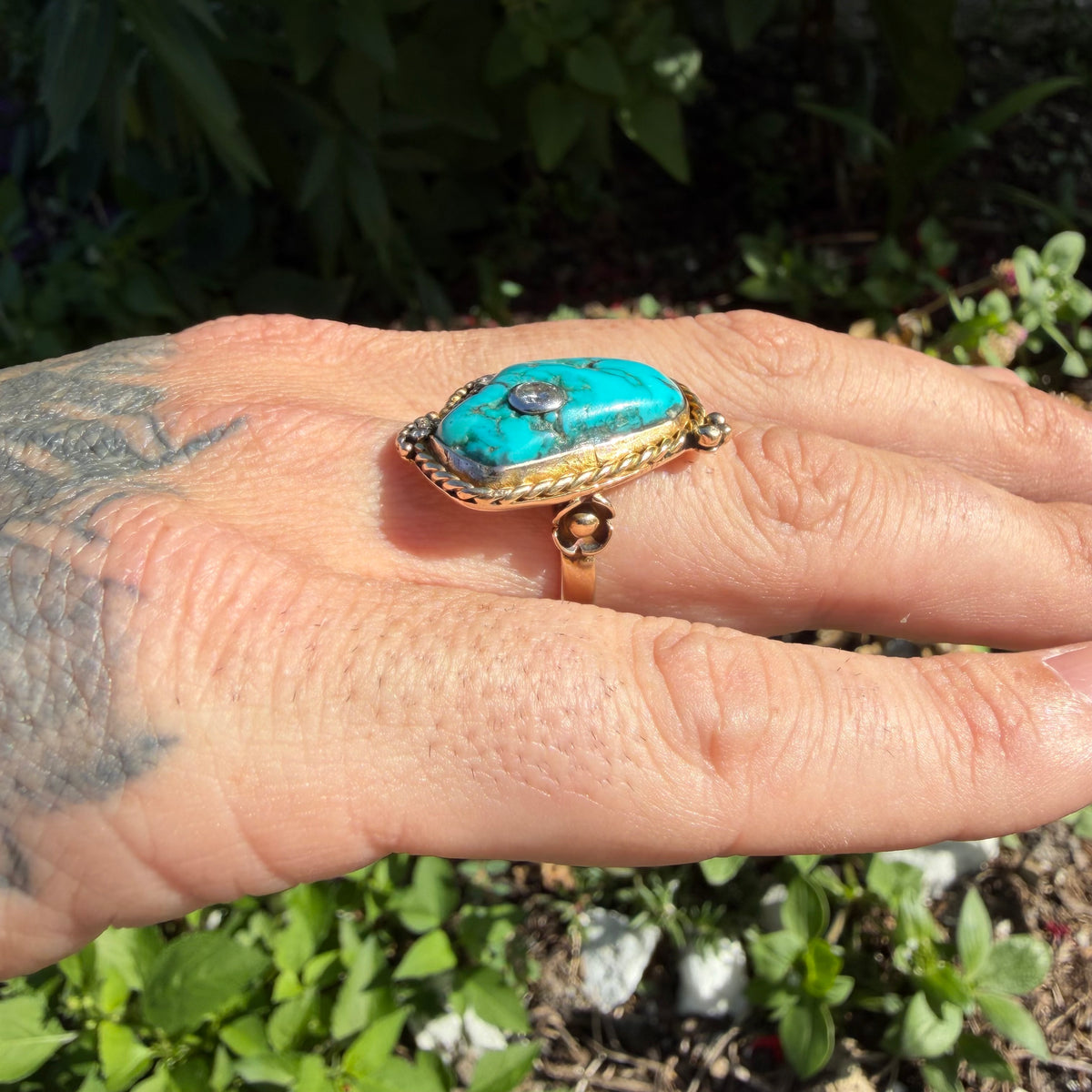 Vintage Handcrafted Solid 14k Yellow Gold Natural Diamond Set Turquoise Ring (8)