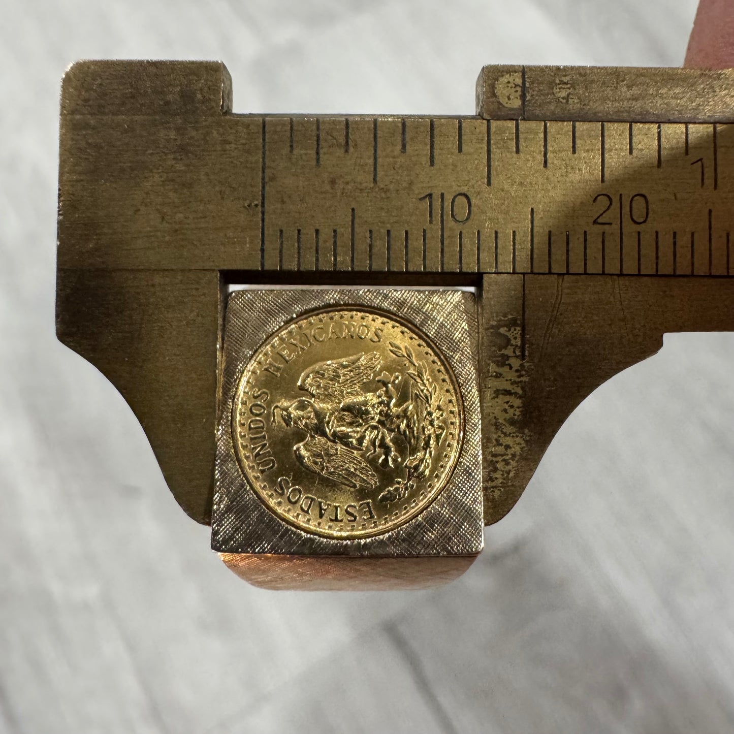 Mid-Century 14k Yellow Gold 21.6k Mexican Dos Pesos Coin Ring (9)