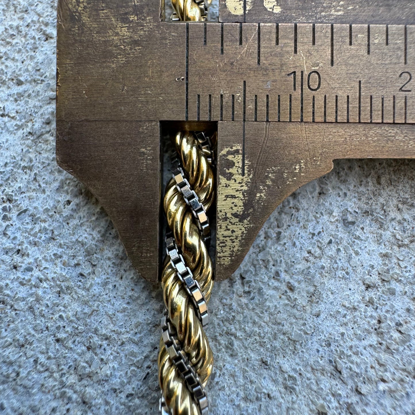 Vintage 18k Two-Tone Italian Designer Interwoven Box Link Rope Bracelet (7.5”)