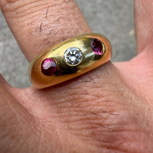 Pre-1950 Solid 18k Italian Yellow Gold .75ctw Natural Diamond And Ruby Trilogy Donut Ring (9)