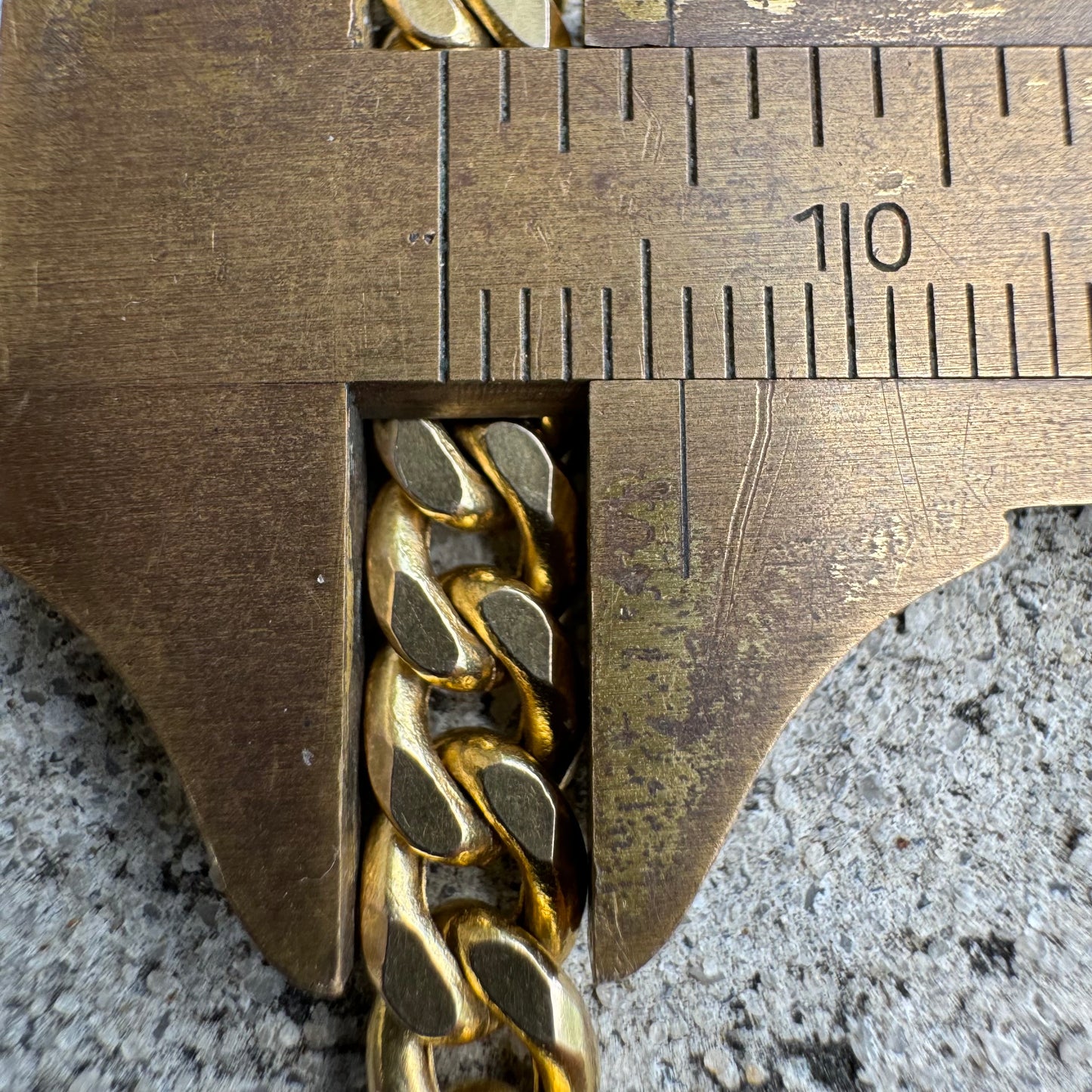 Vintage 10k Yellow Italian Gold Knife Edged Cuban Link Necklace (22”)