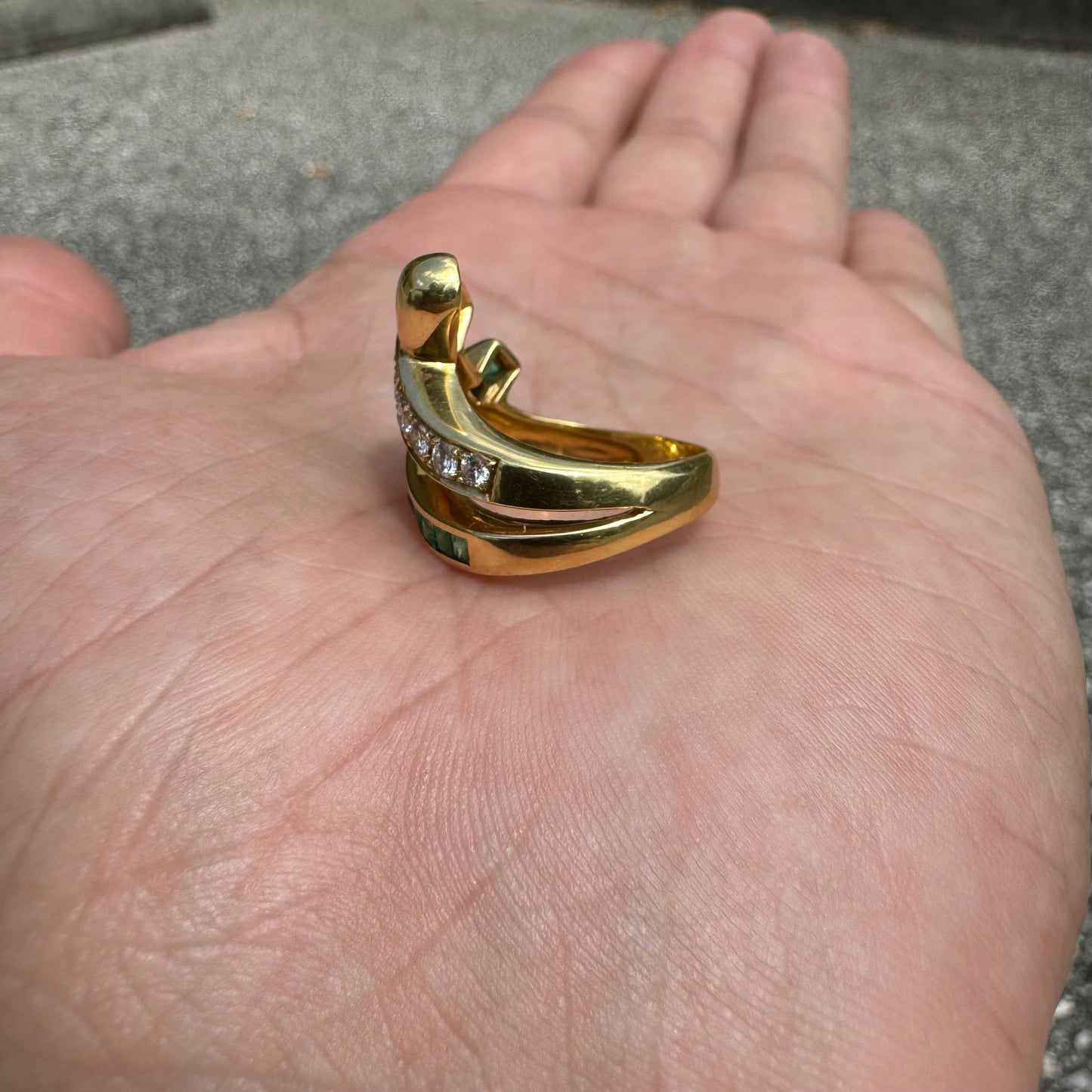 Vintage Custom Made 18K Yellow Gold .50CTW VVS-1 Natural Diamond And .70CTW Columbian Emerald Modernist Ring (5.5)