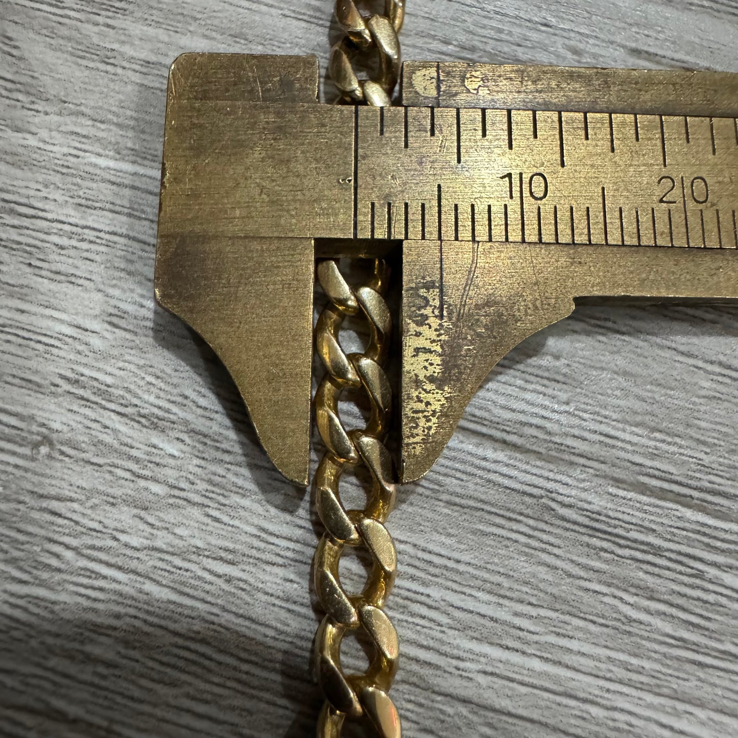 Mid-Century Solid 18k Yellow Gold Heavyweight Handcrafted Cuban Curb Link Necklace (21.25”)