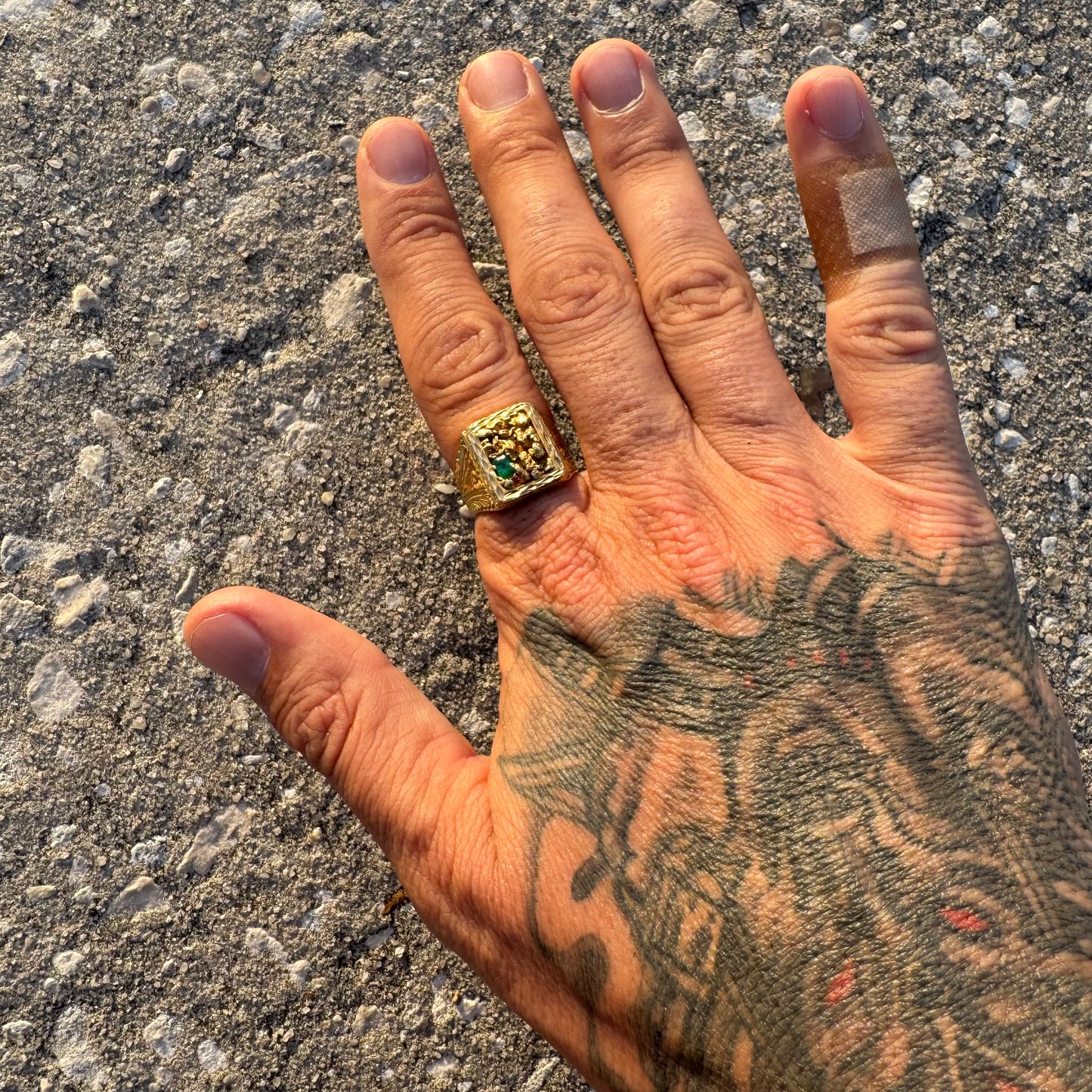 Antique Handcrafted Solid 18k Yellow Gold Columbian Emerald Raw Natural Gold Nugget Signet Ring (9)