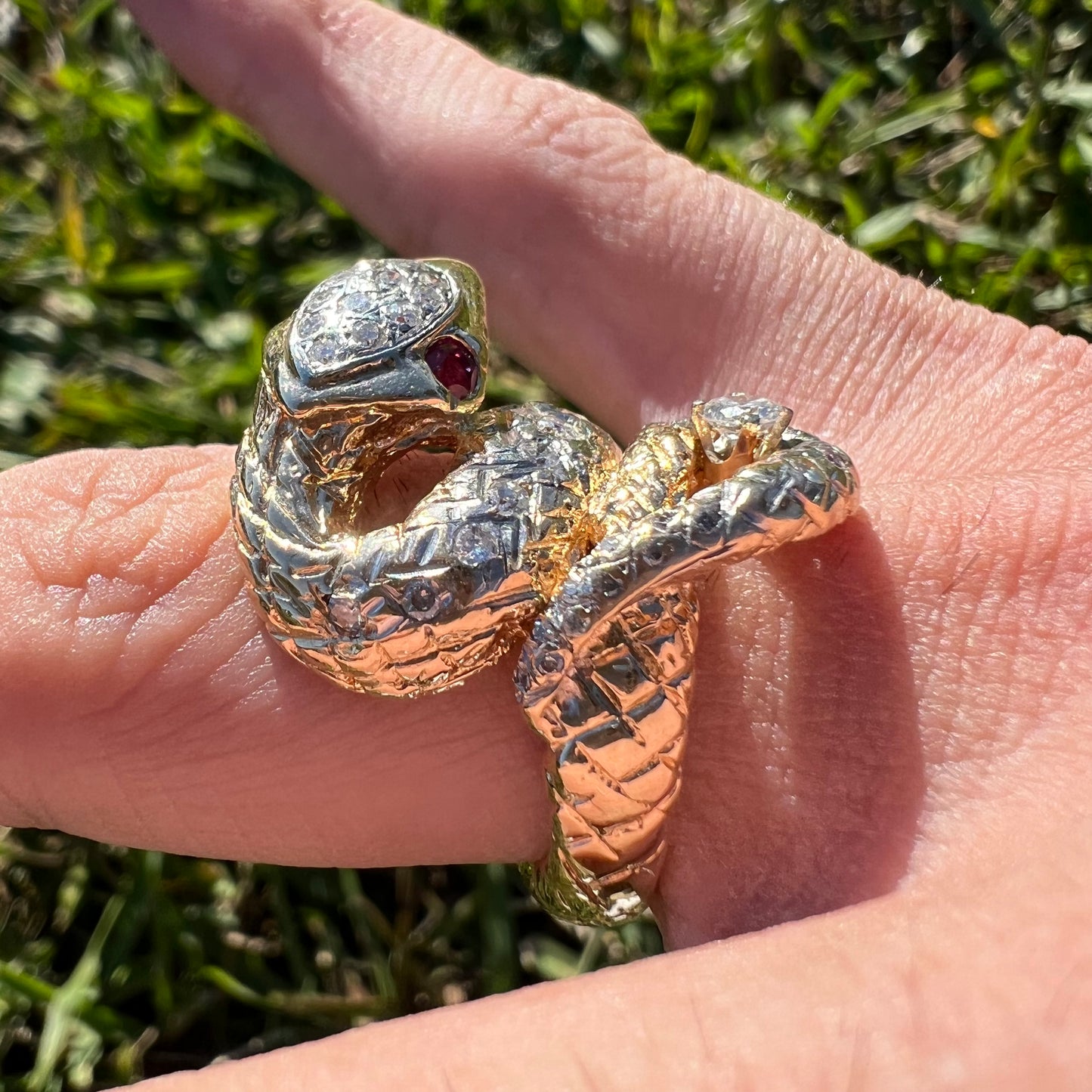 Vintage 14k Gold Natural Diamond And Ruby Heavyweight Protruding Snake Ring (8)