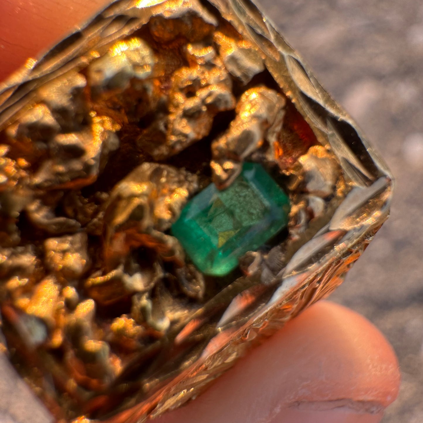 Antique Handcrafted Solid 18k Yellow Gold Columbian Emerald Raw Natural Gold Nugget Signet Ring (9)