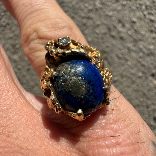 1960’s Solid 14k Yellow Gold Brutalist Lapis And Diamond Encrusted Freeform Nugget Ring (6.25)