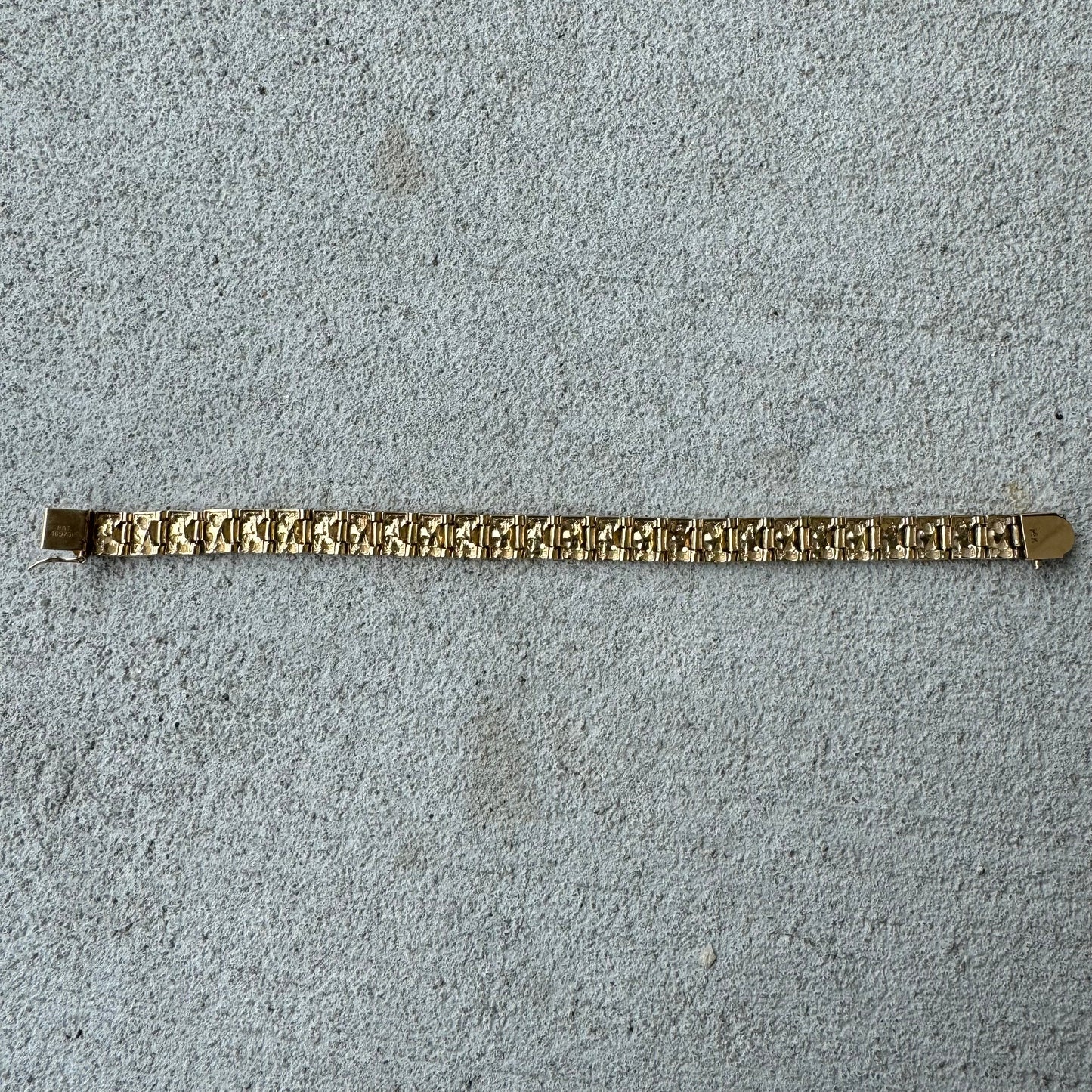 Late 1980’s-Early 90’s Solid 14k Yellow Gold Hinged Nugget Link Bracelet (8.25”)