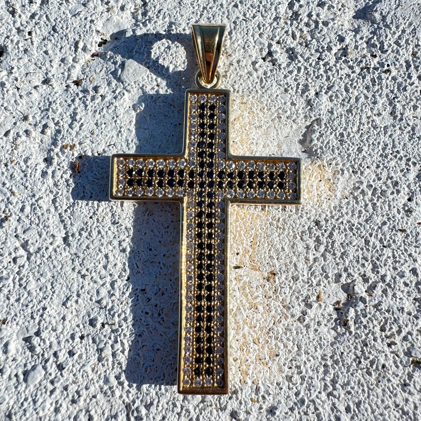 Vintage Custom Made Solid 18k Yellow Gold 2.0ctw Natural Diamond Encrusted Cross Pendant