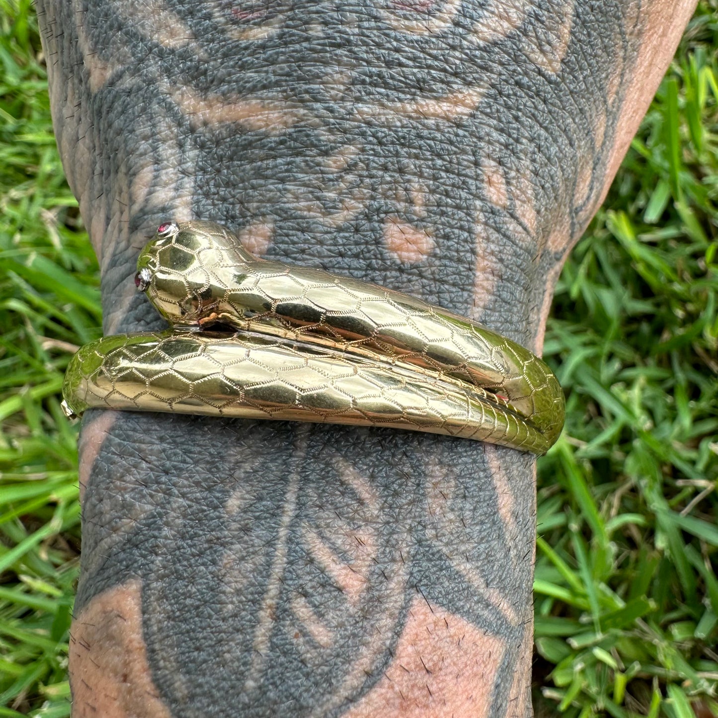 1960’s 14k Yellow Gold Hand Chased Wraparound Snake Hinged Bangle Bracelet (5.75”-6.75”)