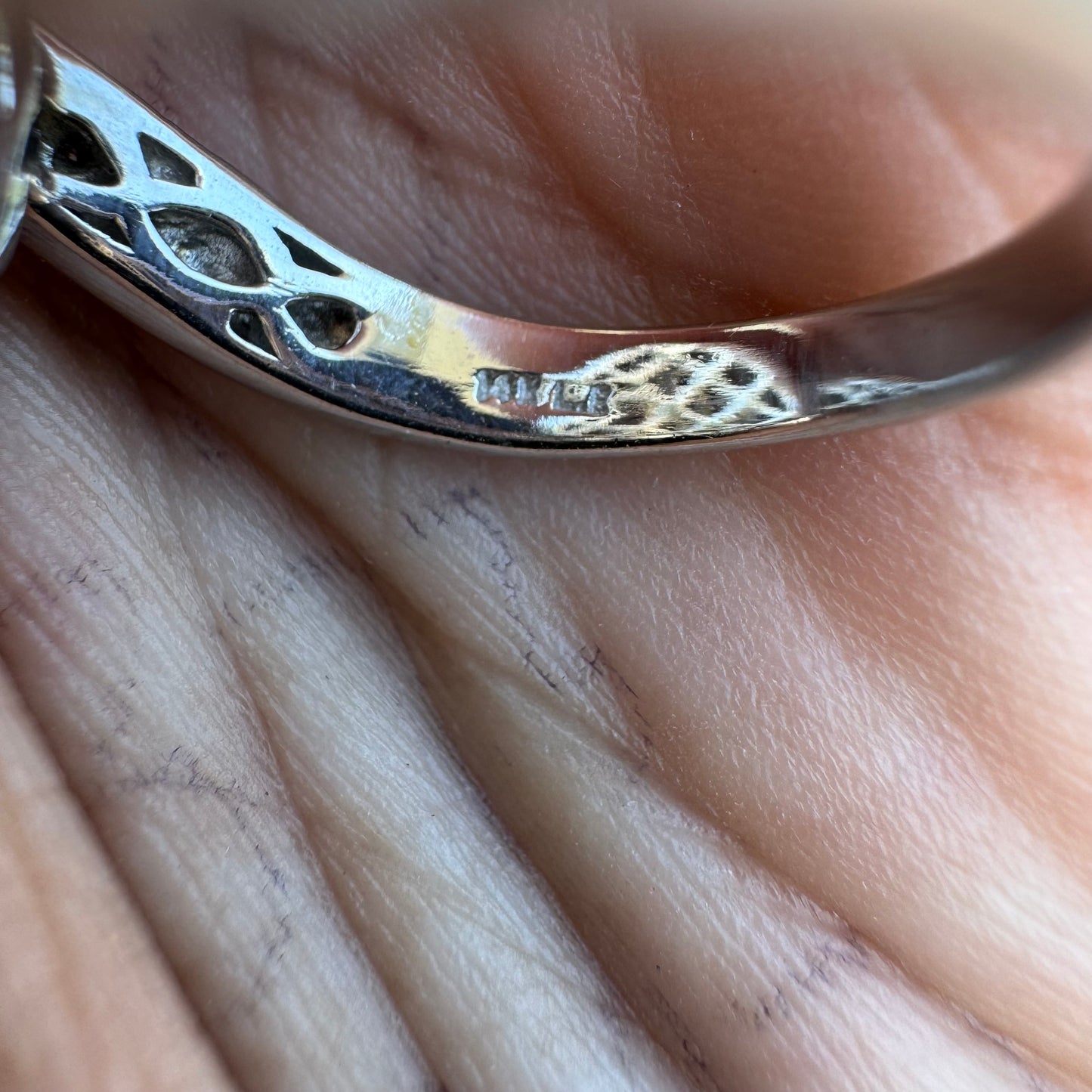 Immaculate 14k White Gold Natural Diamond And Ruby Flooded Banner Heart Ring (8)
