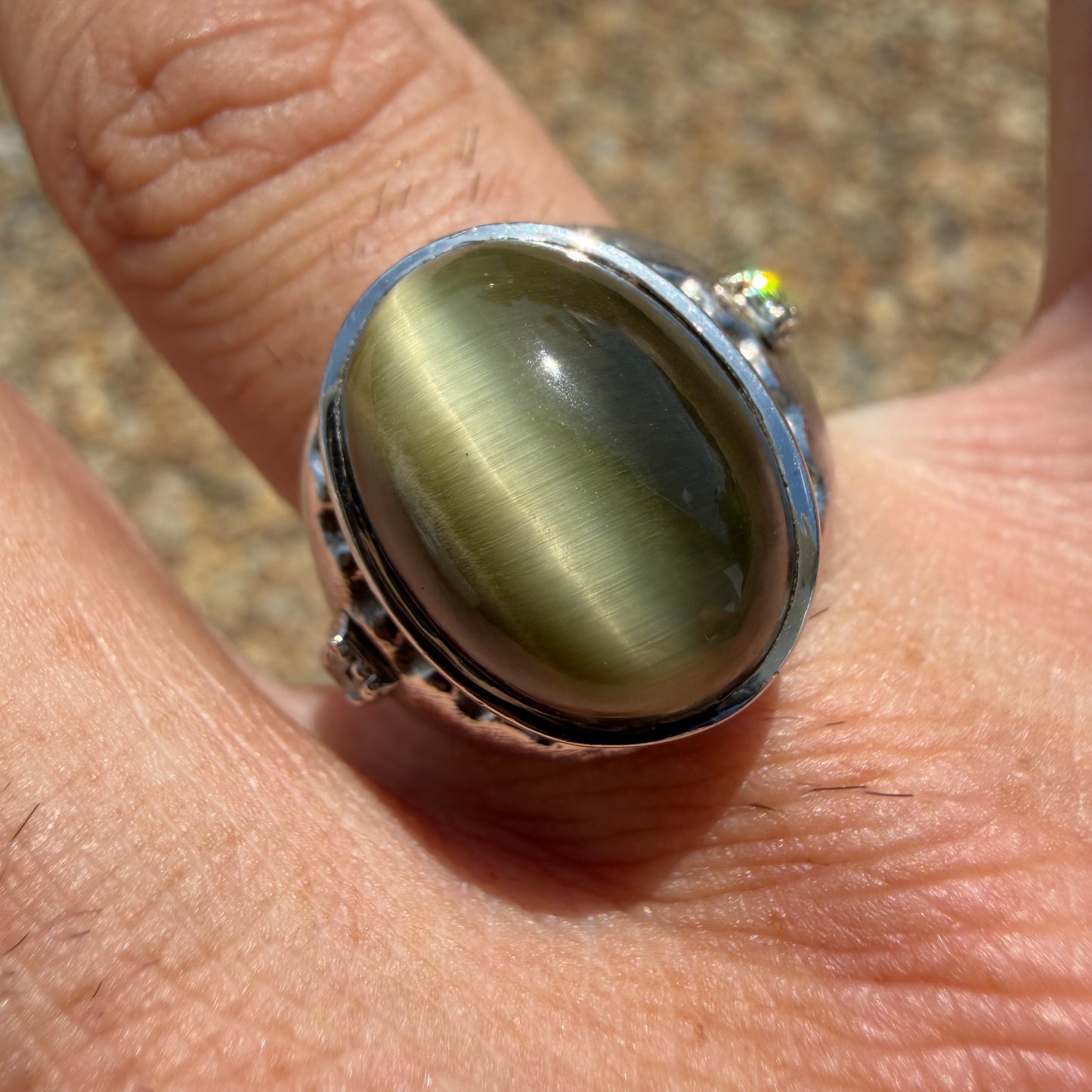 Mid-Century Solid 14k White Gold 7.25ctw Natural Chrysoberyl Cats Eye And Diamond Gents Ring (8.5)