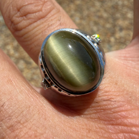 Mid-Century Solid 14k White Gold 7.25ctw Natural Chrysoberyl Cats Eye And Diamond Gents Ring (8.5)