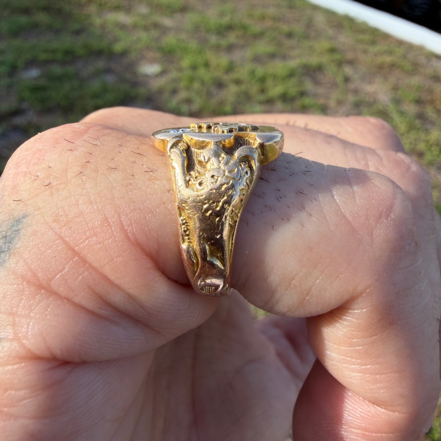 1910’s Solid 14k Yellow Gold Natural Old Mine Cut Diamond Double Lion Signet Ring (7.5)