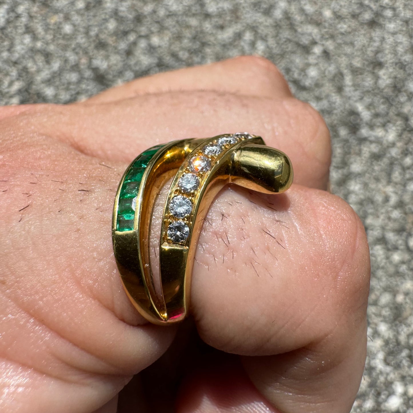 Vintage Custom Made 18K Yellow Gold .50CTW VVS-1 Natural Diamond And .70CTW Columbian Emerald Modernist Ring (5.5)