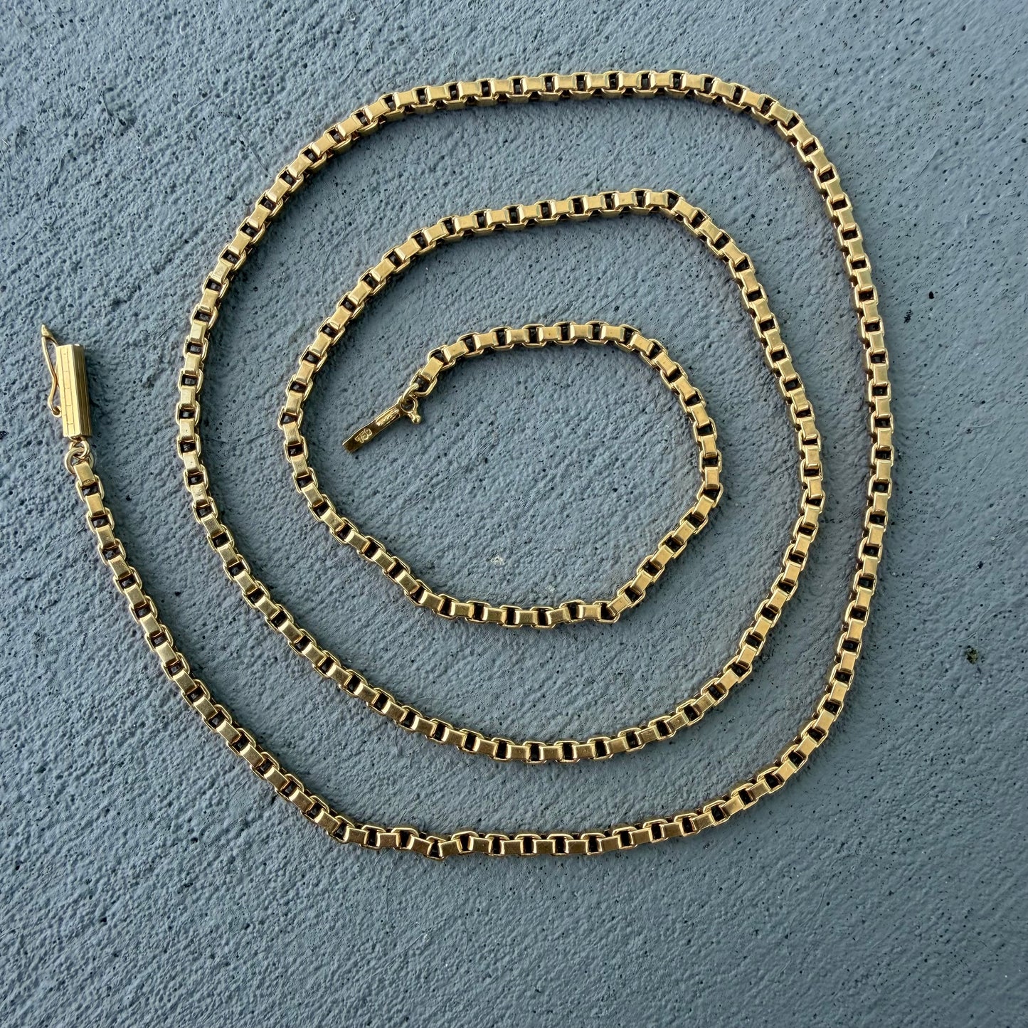 Vintage Solid 18k Yellow Gold Heavyweight Venetian Box Link Necklace (22”)