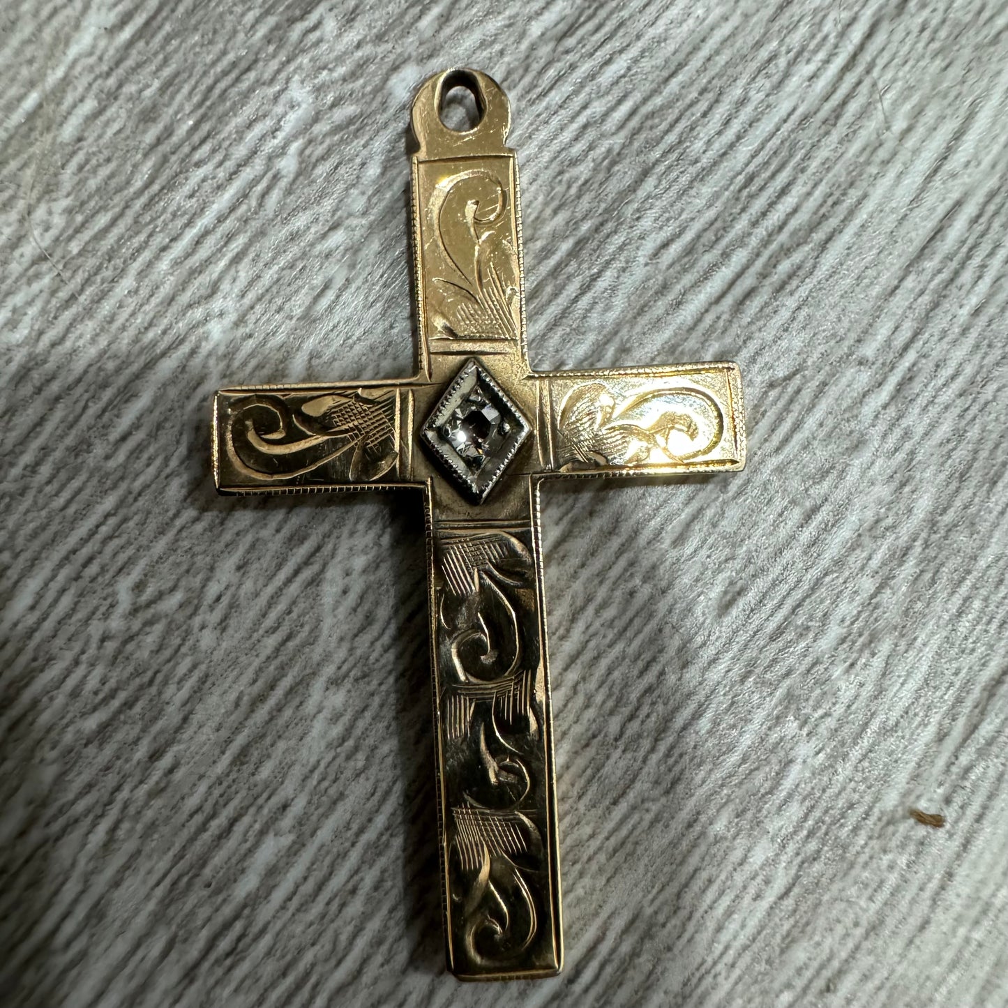 Pendant cross