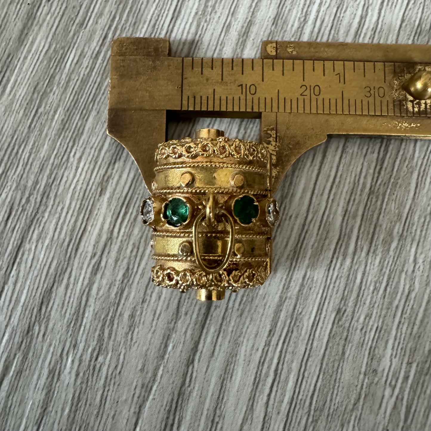 Mid-Century 18k Italian Yellow Gold Natural Emerald And Diamond Treasure Chest Pendant