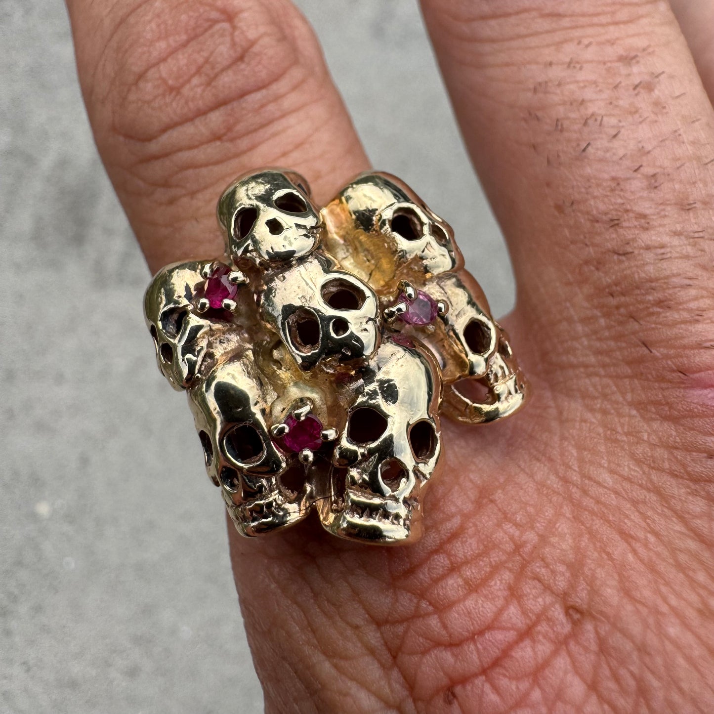 Vintage Solid 14k Yellow Gold Natural Ruby Large Skull Pile Ring (11)