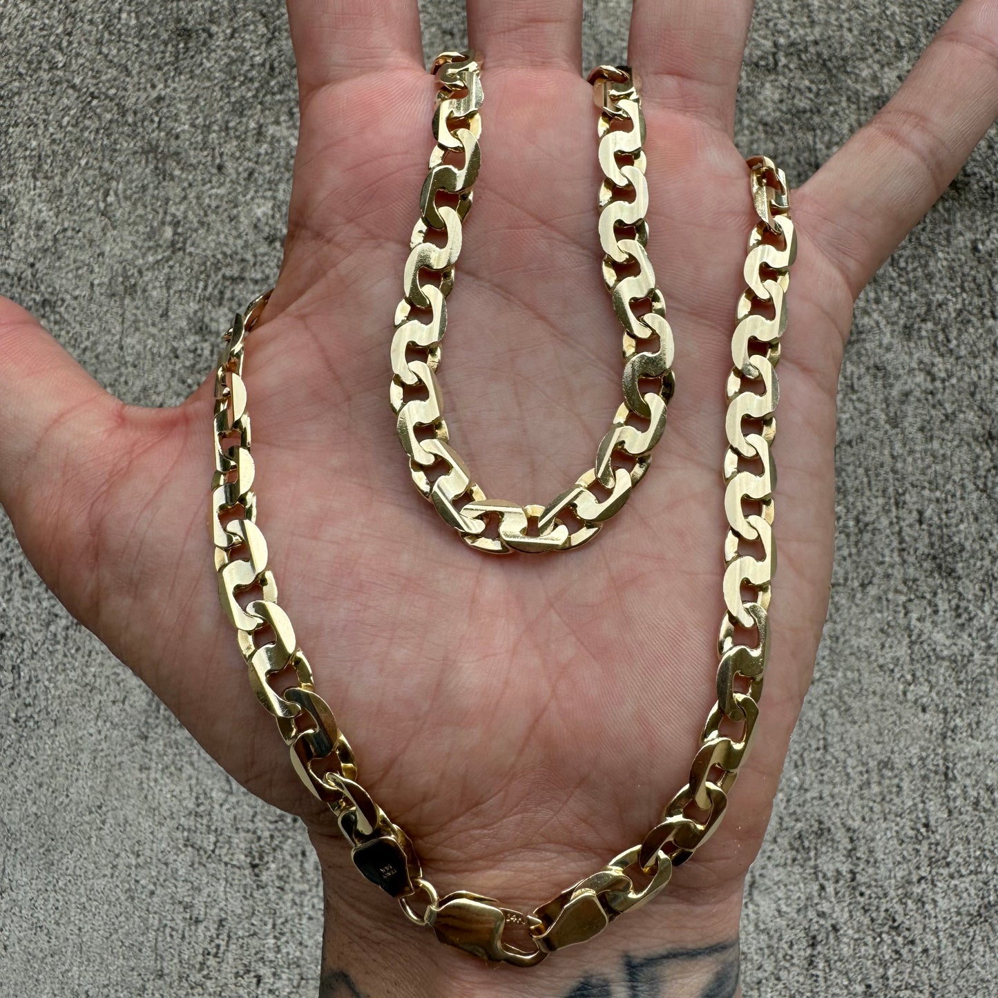 1980’s Solid 14k Yellow Italian Gold Knife Edged Figure 8 Cuban Curb Link Necklace (21”)