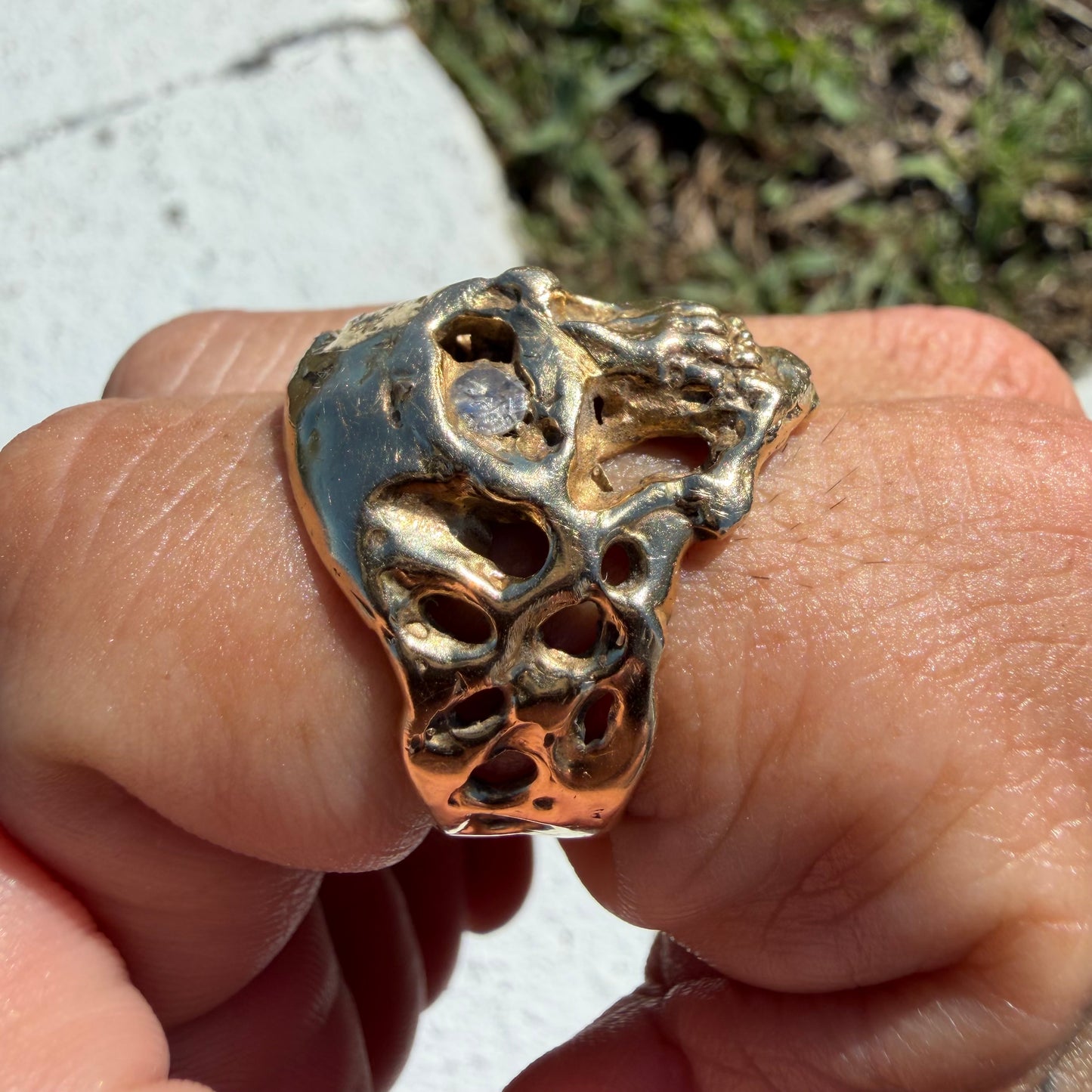 Vintage Solid 14k Yellow Gold Natural Diamond Encrusted Brutalist Ghoulish Skull Ring (11)
