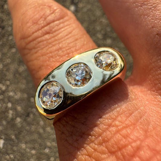 Vintage Solid 18k Yellow Gold 1.5ctw Natural Old Mine Cut Diamond Trilogy Ring (11)