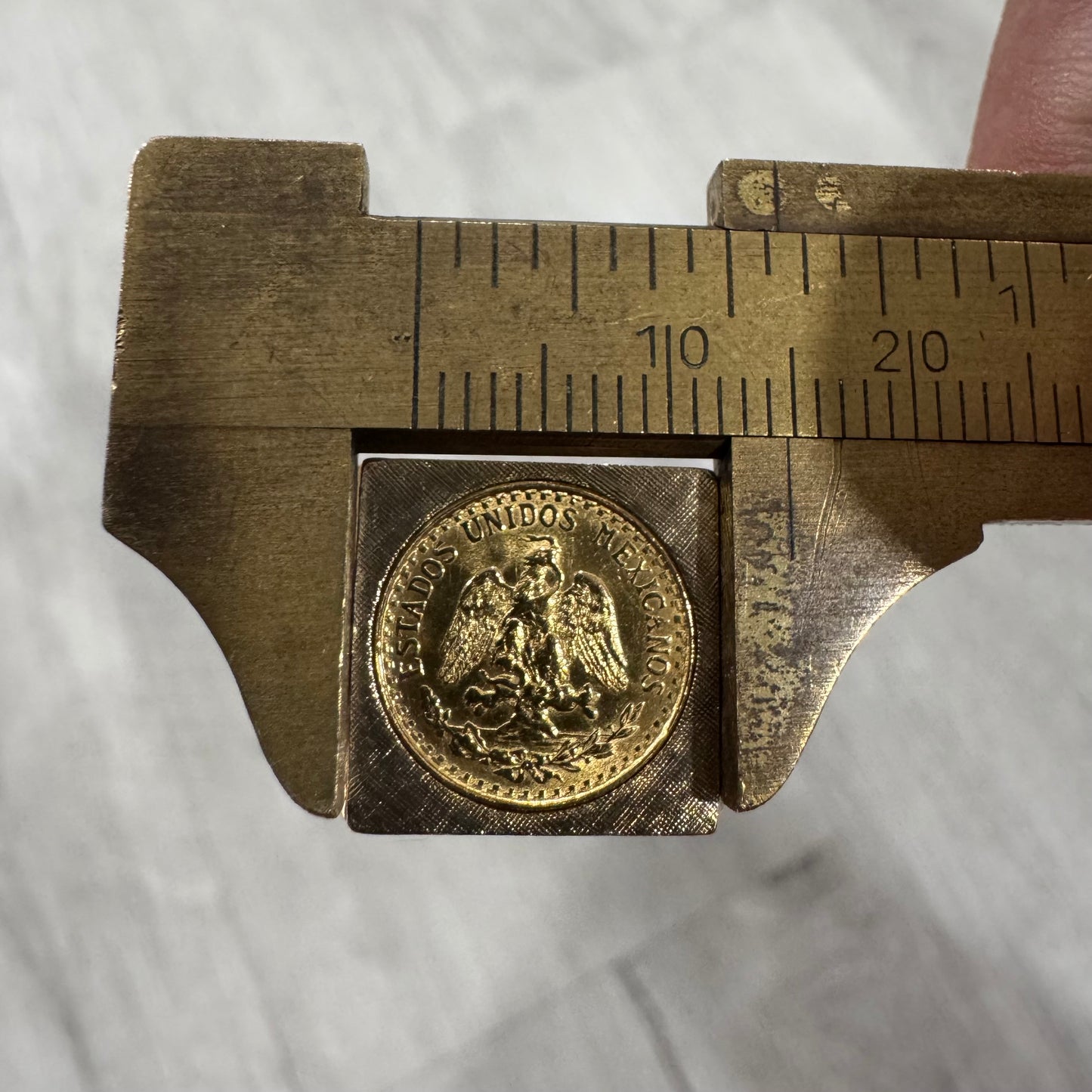 Mid-Century 14k Yellow Gold 21.6k Mexican Dos Pesos Coin Ring (9)