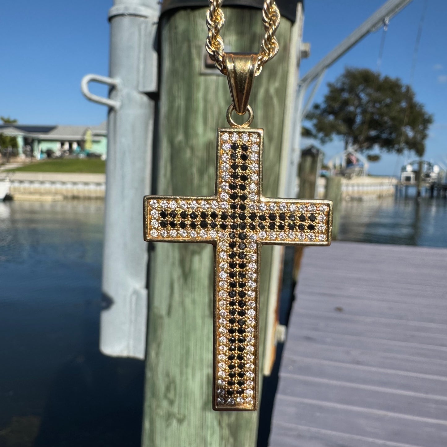 Vintage Custom Made Solid 18k Yellow Gold 2.0ctw Natural Diamond Encrusted Cross Pendant