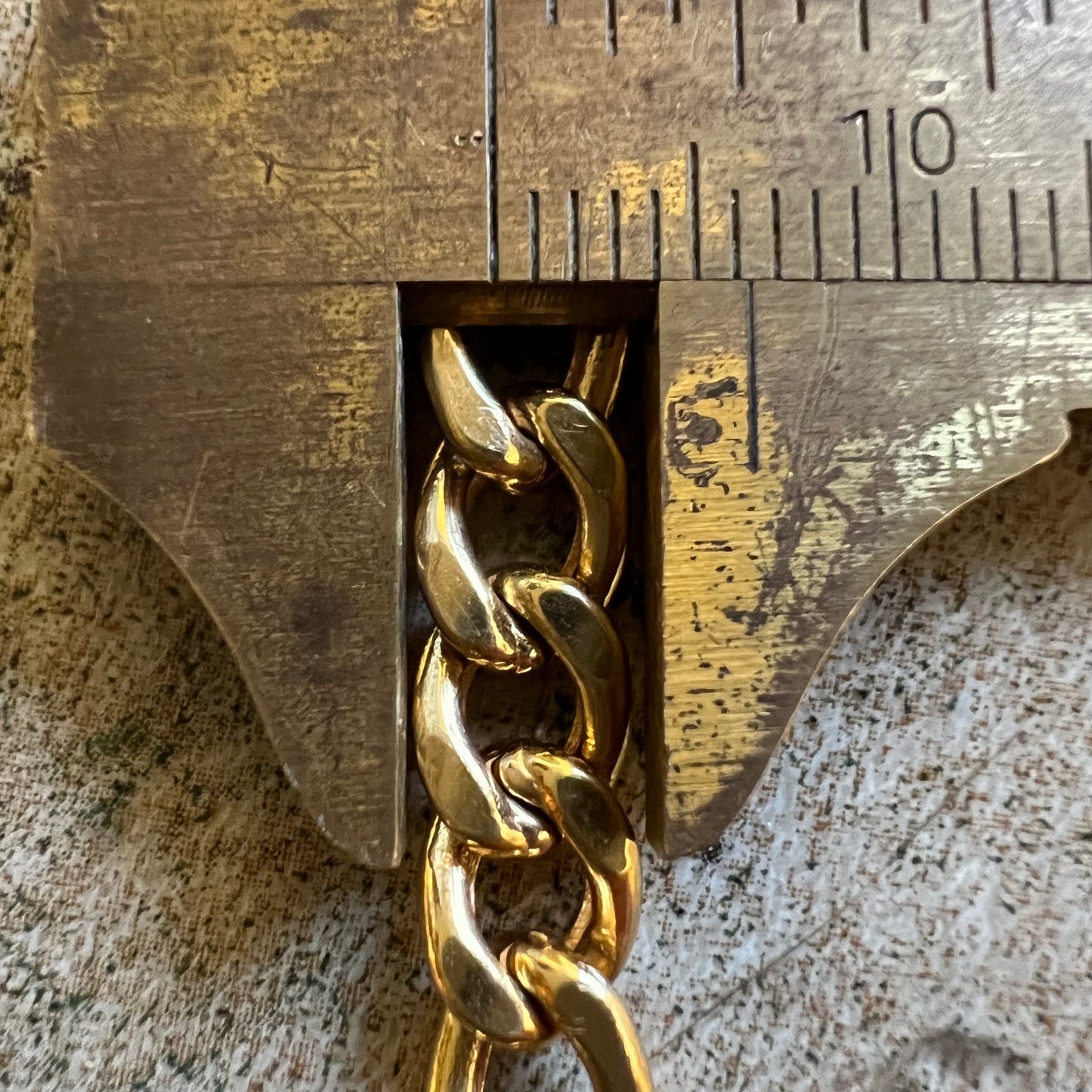 Immaculate 1980’s 18k Yellow Gold Classic Italian Figaro Link Bracelet (8.25”)