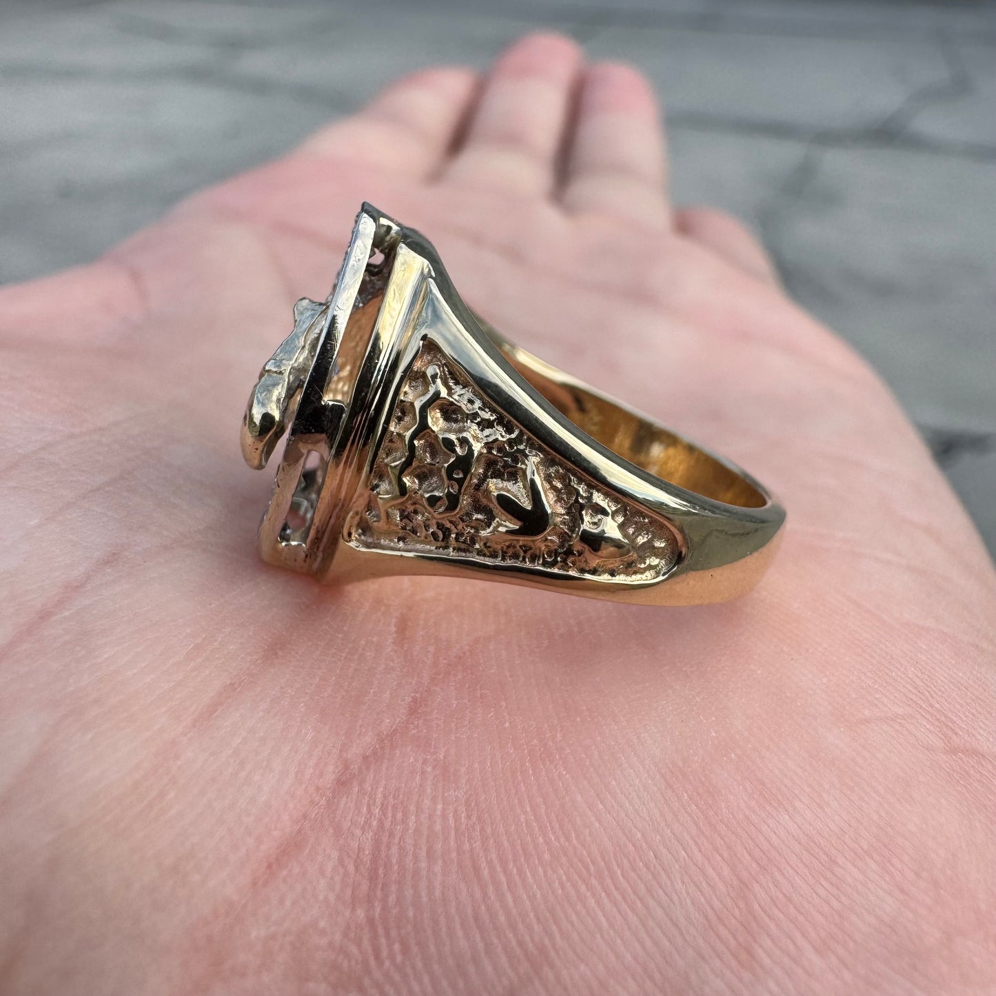 1970’s/80’s Solid 14k Gold .65ctw Natural Diamond Encrusted Good Luck Horseshoe “Gamblers” Ring (8.5)