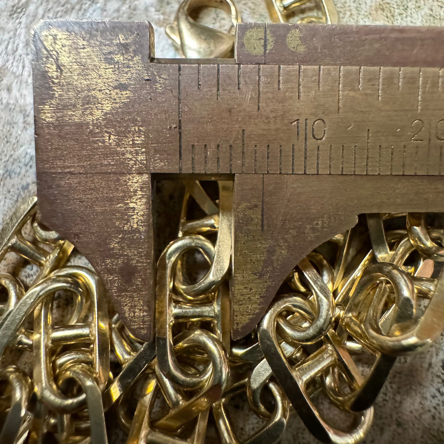 1980’s Solid 14k Yellow Gold Heavyweight Beveled Edge Chain D’Ancre Mariner Link Necklace (23.5”)