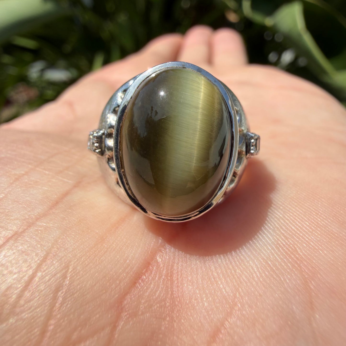 Mid-Century Solid 14k White Gold 7.25ctw Natural Chrysoberyl Cats Eye And Diamond Gents Ring (8.5)
