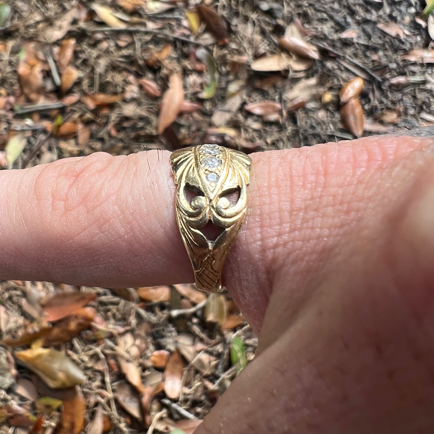Early 1900’s Art Nouveau Solid 14K Yellow Gold Natural VS Diamond Hand Chased Scroll Ring (6)