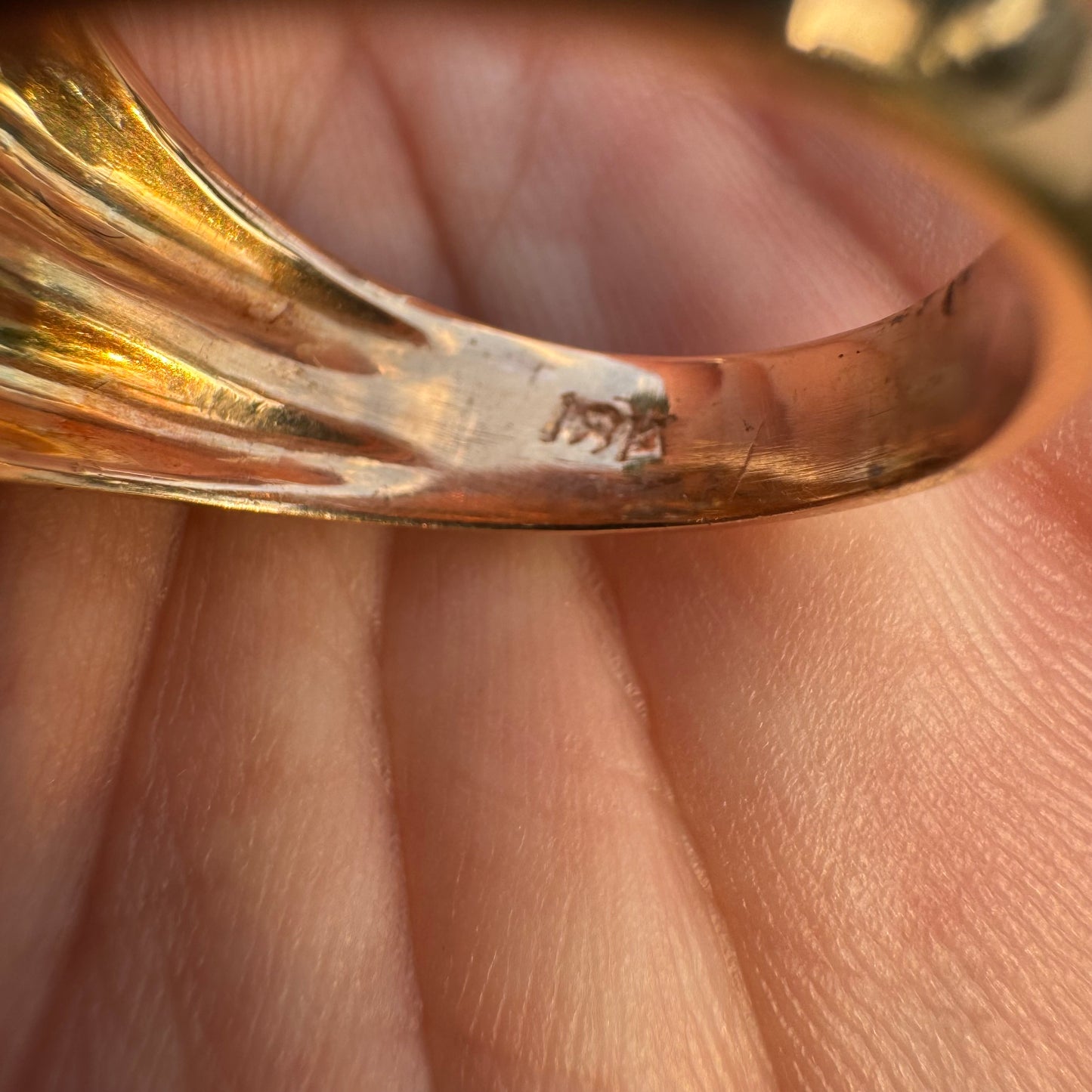 Vintage Solid 18K Yellow Gold 1.75CTW Old Euro Cut Diamond Kentucky Cluster Gents Ring (8.5)