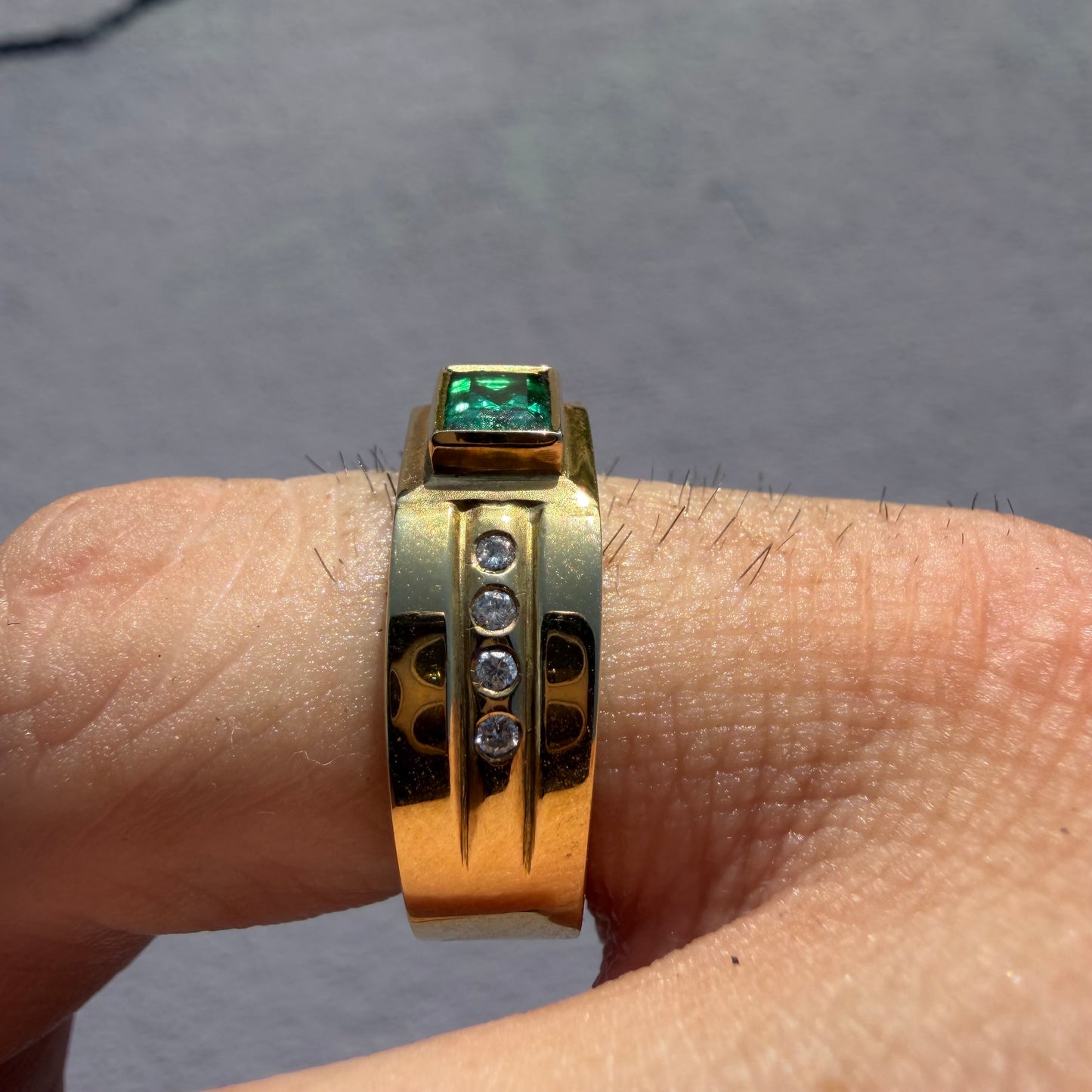 1980’s New Old Stock Solid 18k Yellow Gold 1.0ctw Natural Columbian Emerald and VS Diamond Ring (7)